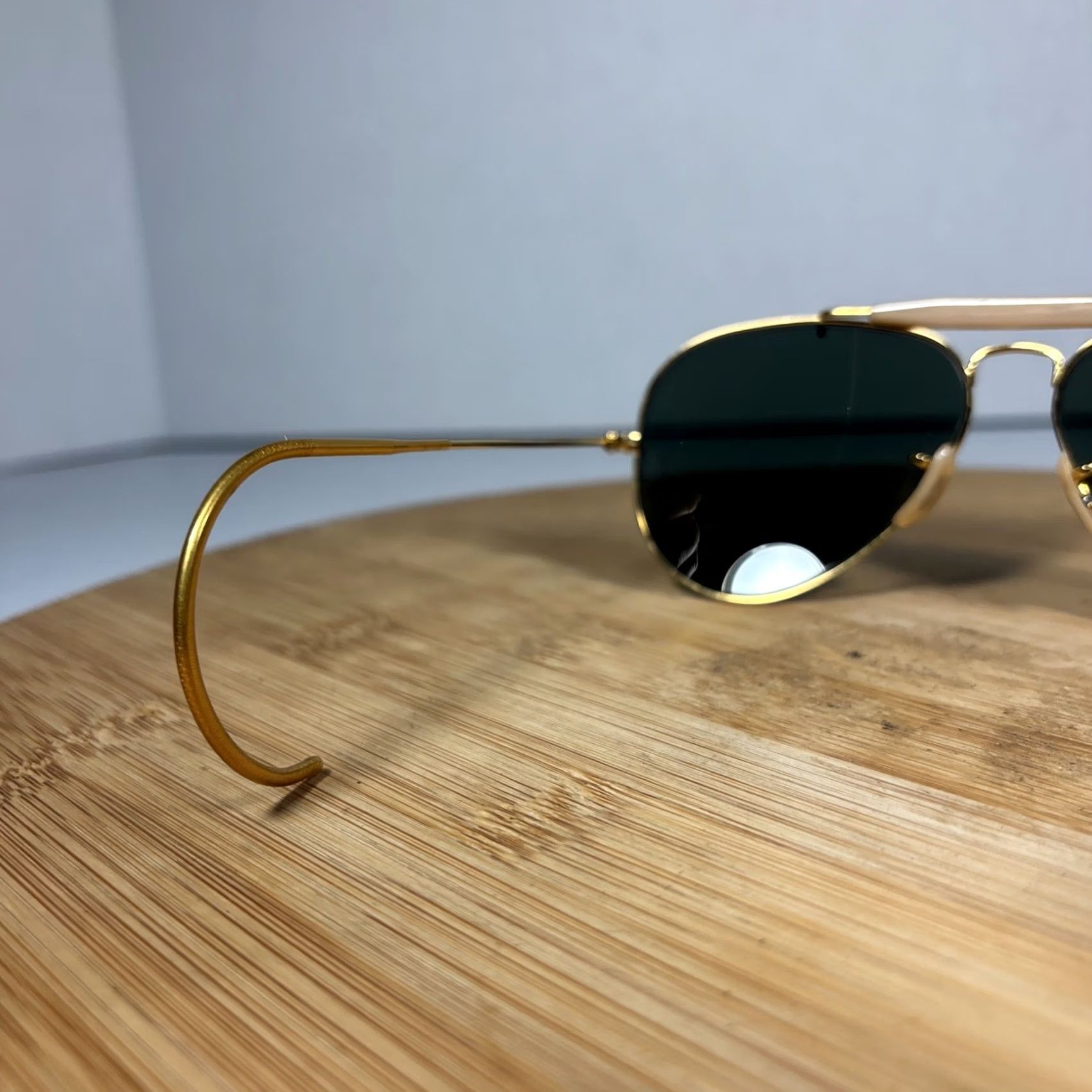 Vintage VINTAGE B&L RAY-BAN Sunglasses Aviators USA 58/14mm Gold Black G15 UV Men Seniors 70s 80s Size ONE SIZE - 7 Thumbnail