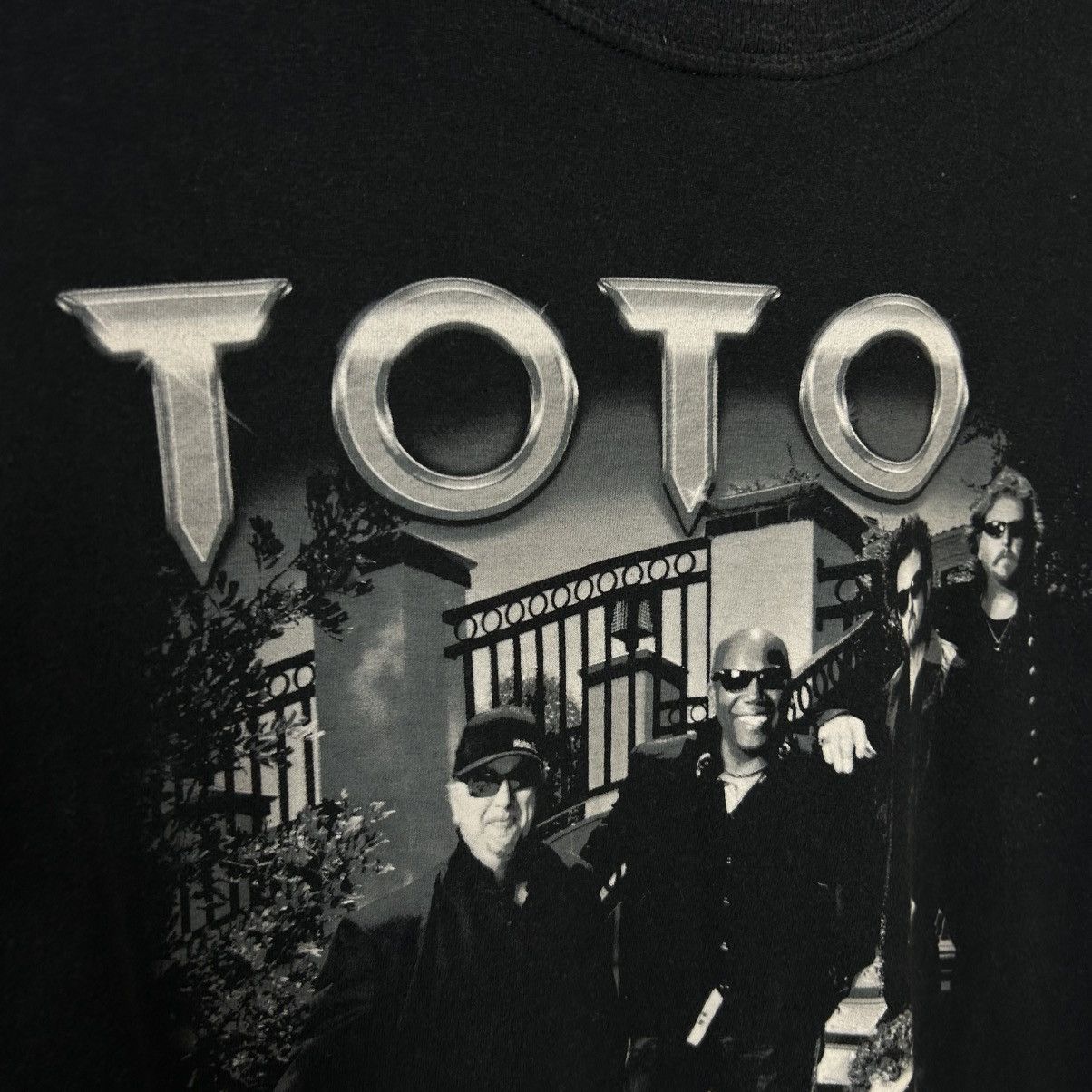 Band Tees Vintage Toto 2000’s tour Rock band big logo tee size L Size US L / EU 52-54 / 3 - 3 Thumbnail