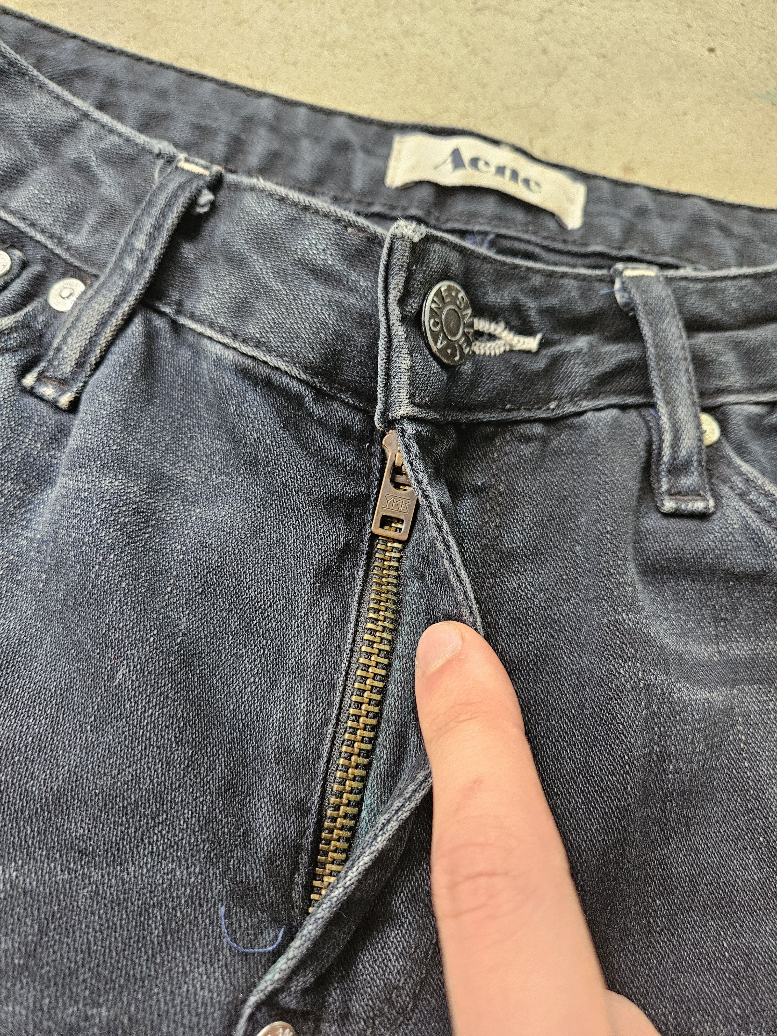 Acne Studios Hug Blackness Dark Blue Leather Patch Denim Jeans Size US 28 / EU 44 - 6 Thumbnail