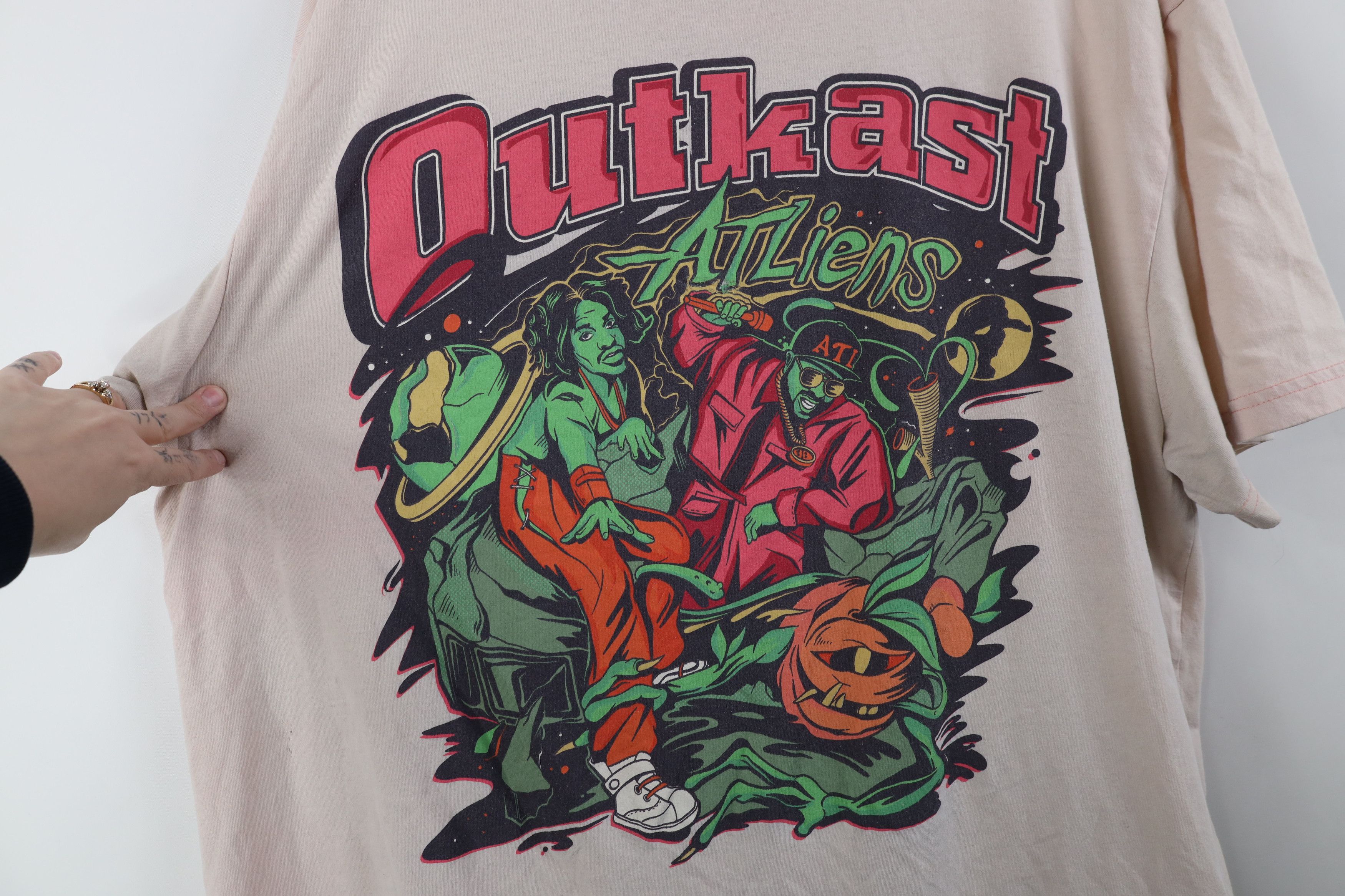 Vintage Y2K Streetwear Outkast Band Short Sleeve T-Shirt Pink Size US XL / EU 56 / 4 - 10 Thumbnail