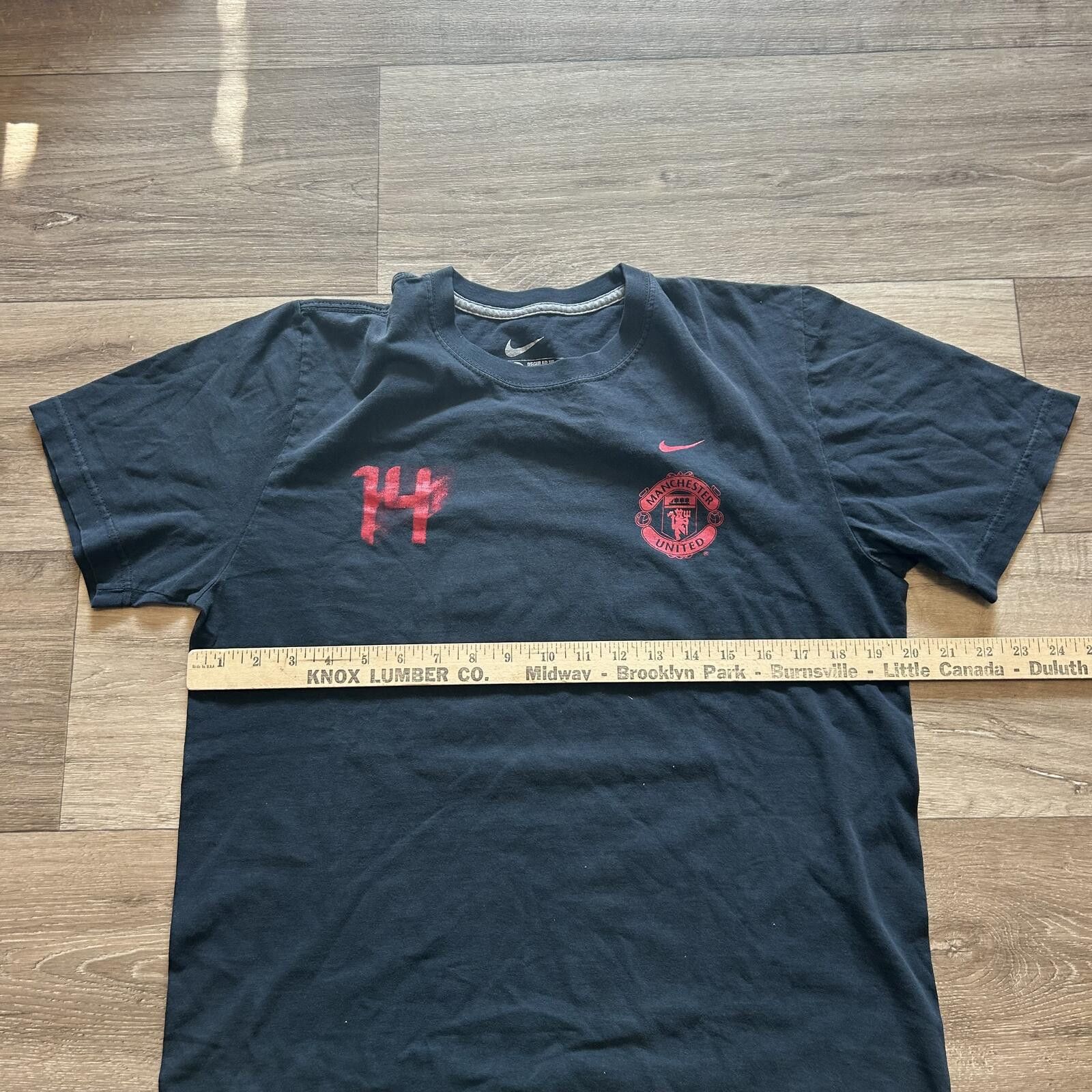 Nike Nike Manchester United Chicharito #14 Black t shirt size M Size US L / EU 52-54 / 3 - 6 Thumbnail