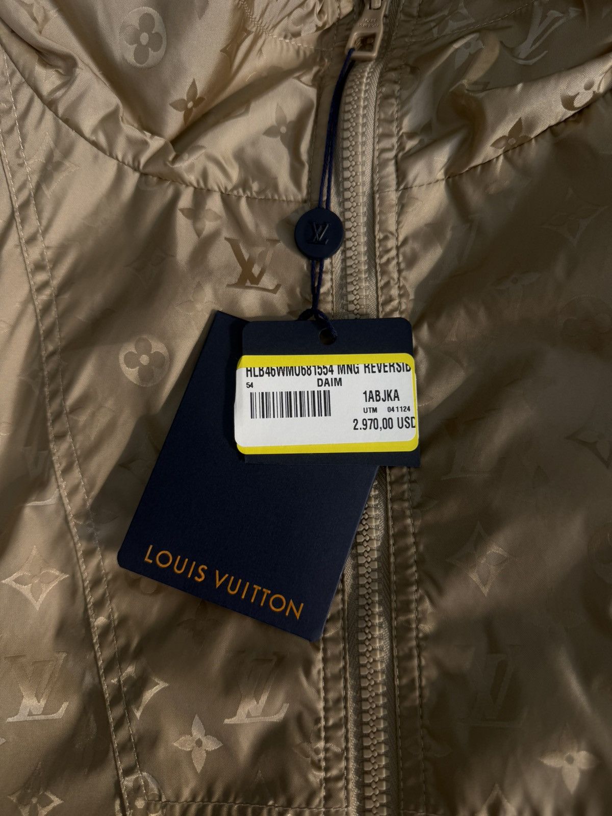 Louis Vuitton Louis Vuitton Gold Monogram Reversible Windbreaker $3000 NEW Size US L / EU 52-54 / 3 - 14 Thumbnail