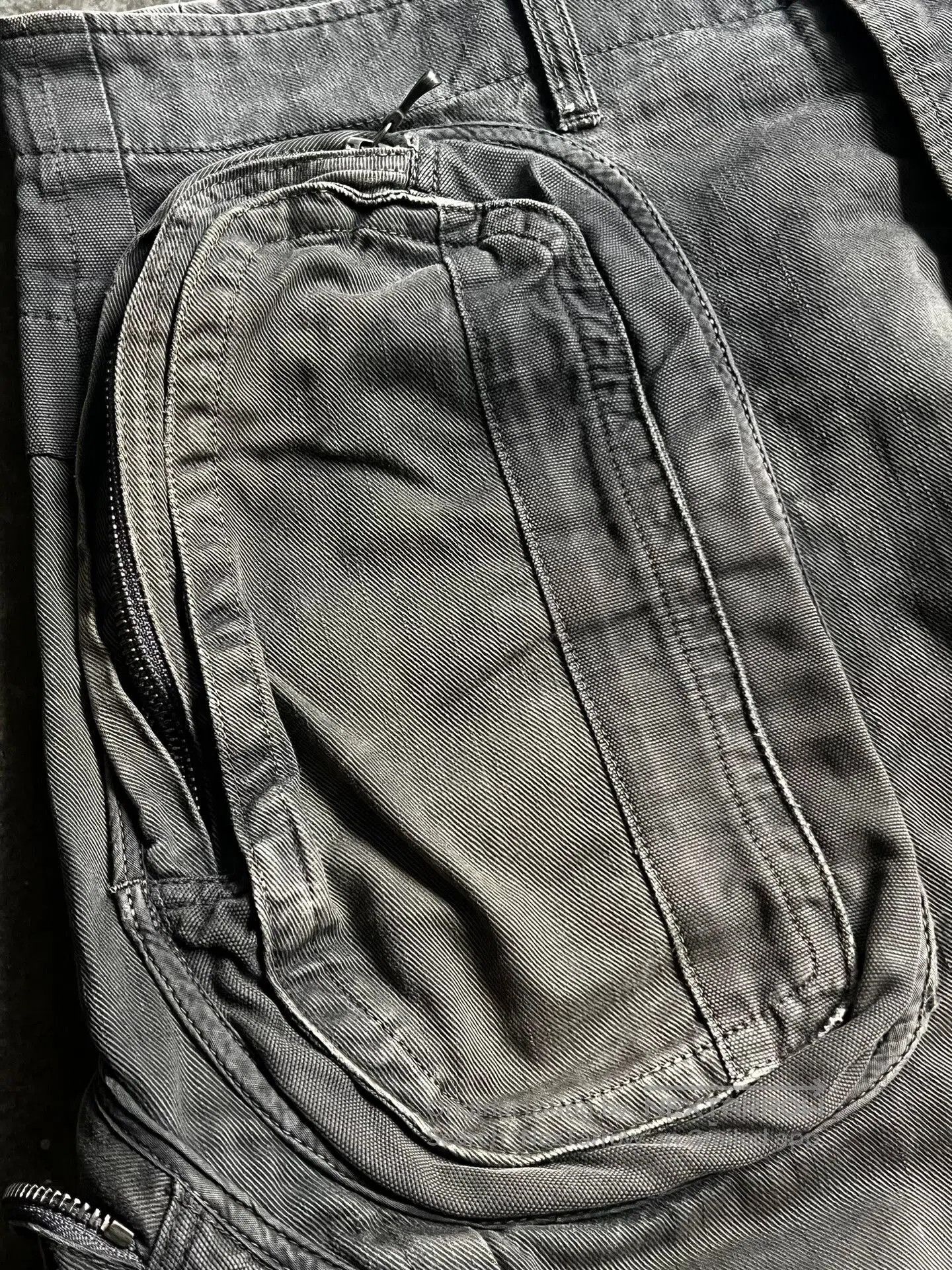 Julius distressed gray tactical cargo pants. Size US 34 / EU 50 - 2 Thumbnail