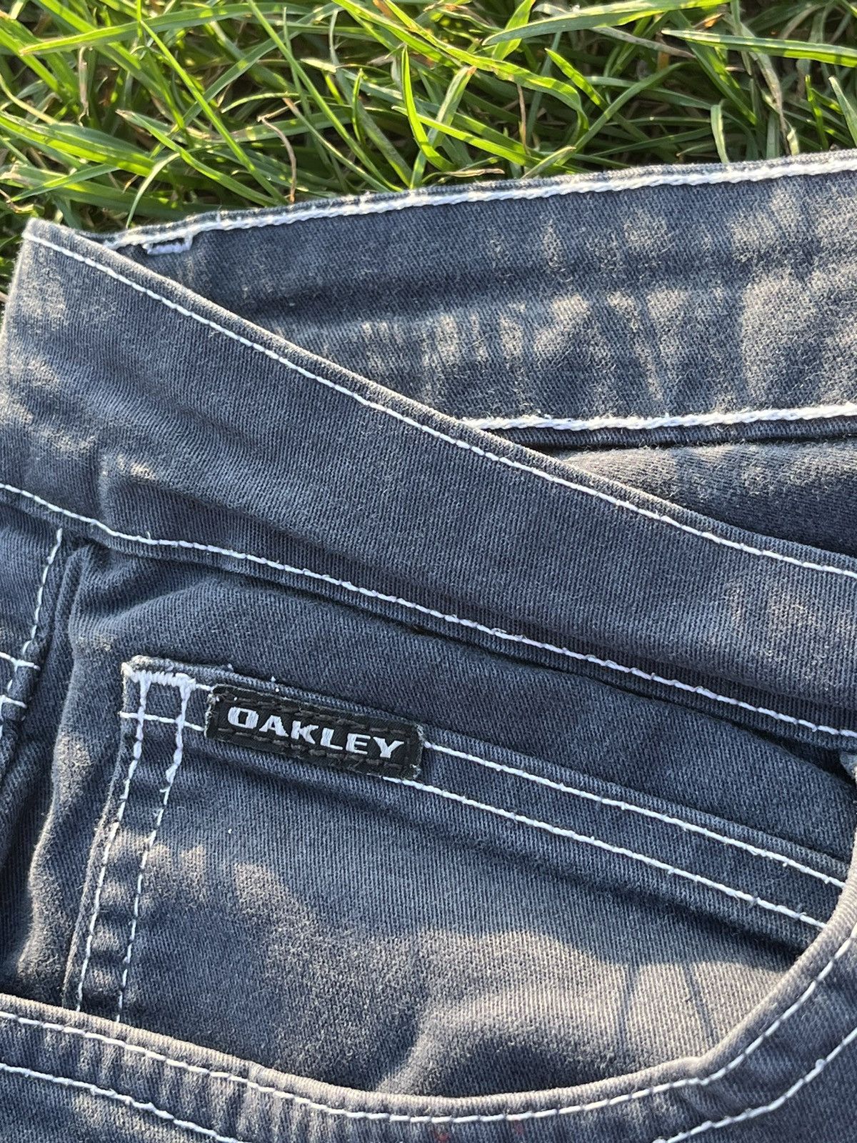 Oakley × Vintage Vintage Oakley Y2K Faded Hype Shorts Size US 32 / EU 48 - 7 Thumbnail