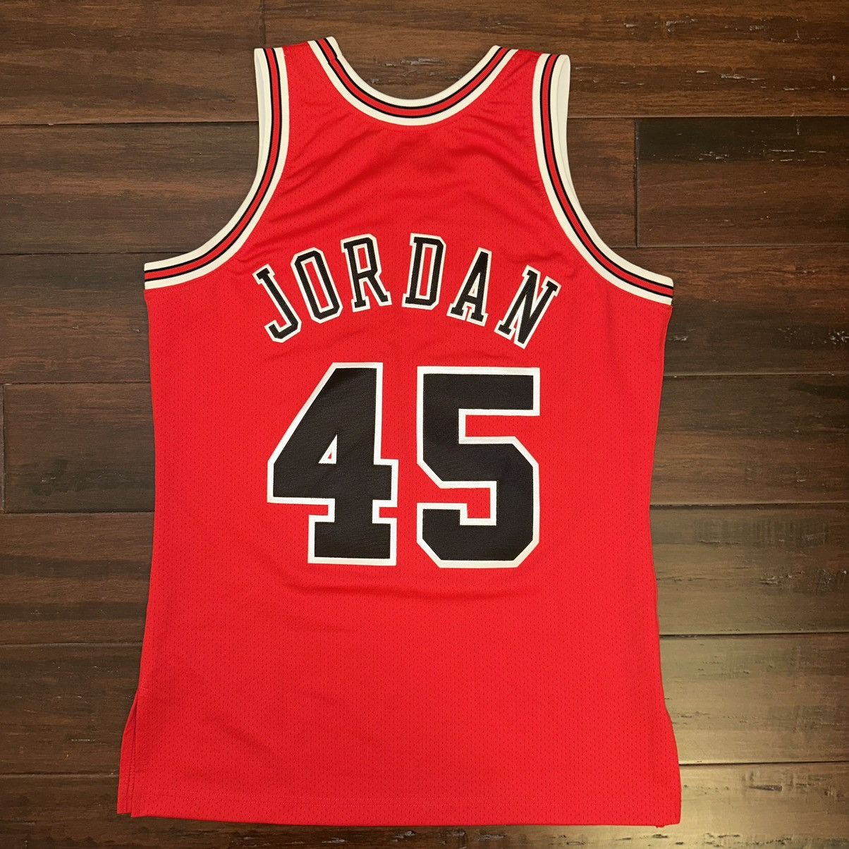 Mitchell & Ness Mitchell & Ness Michael Jordan 1994-95 45 Authentic Jersey Size US M / EU 48-50 / 2 - 2 Thumbnail