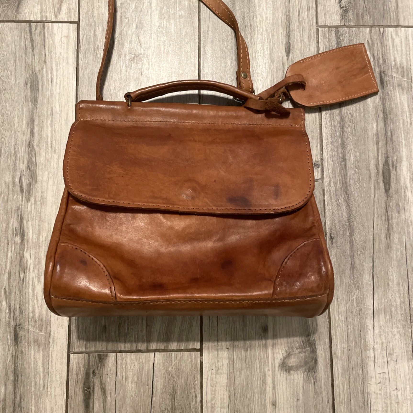 Vintage VINTAGE Tan Cognac Leather Messenger Cross Body Bag Purse Lined Paraguay Women's Medium Tan Beige Crossbody Adjustable Strap Lined Size ONE SIZE - 6 Thumbnail
