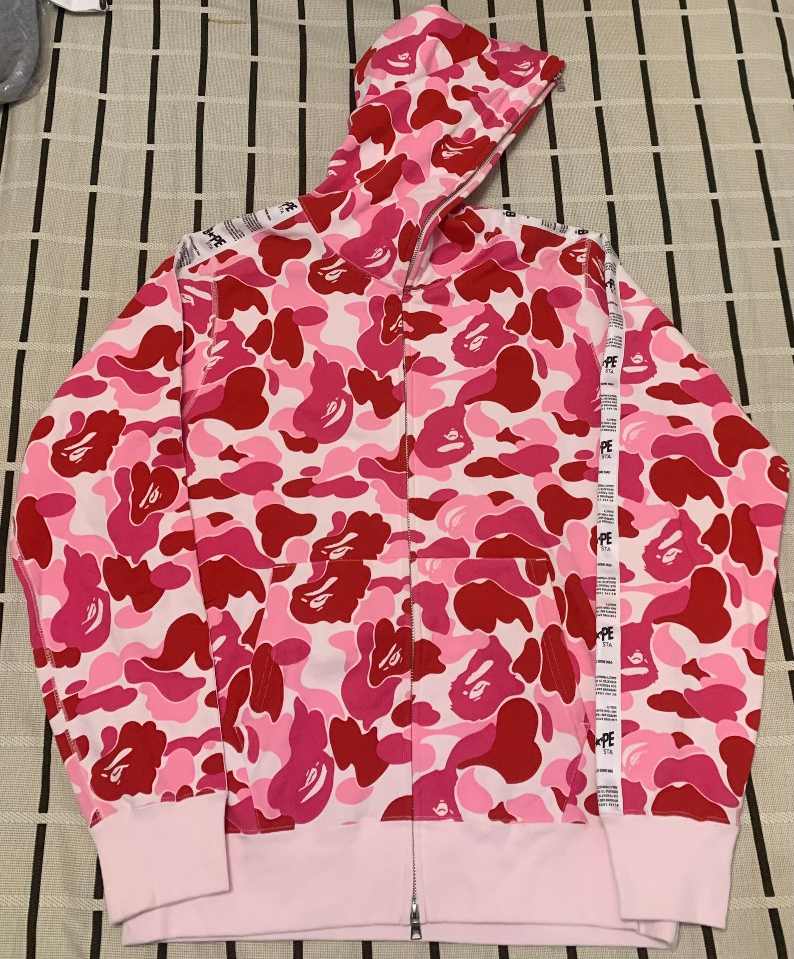 Bape Bape Camo Pink Light Jacket L Men Size US L / EU 52-54 / 3 - 1 Thumbnail