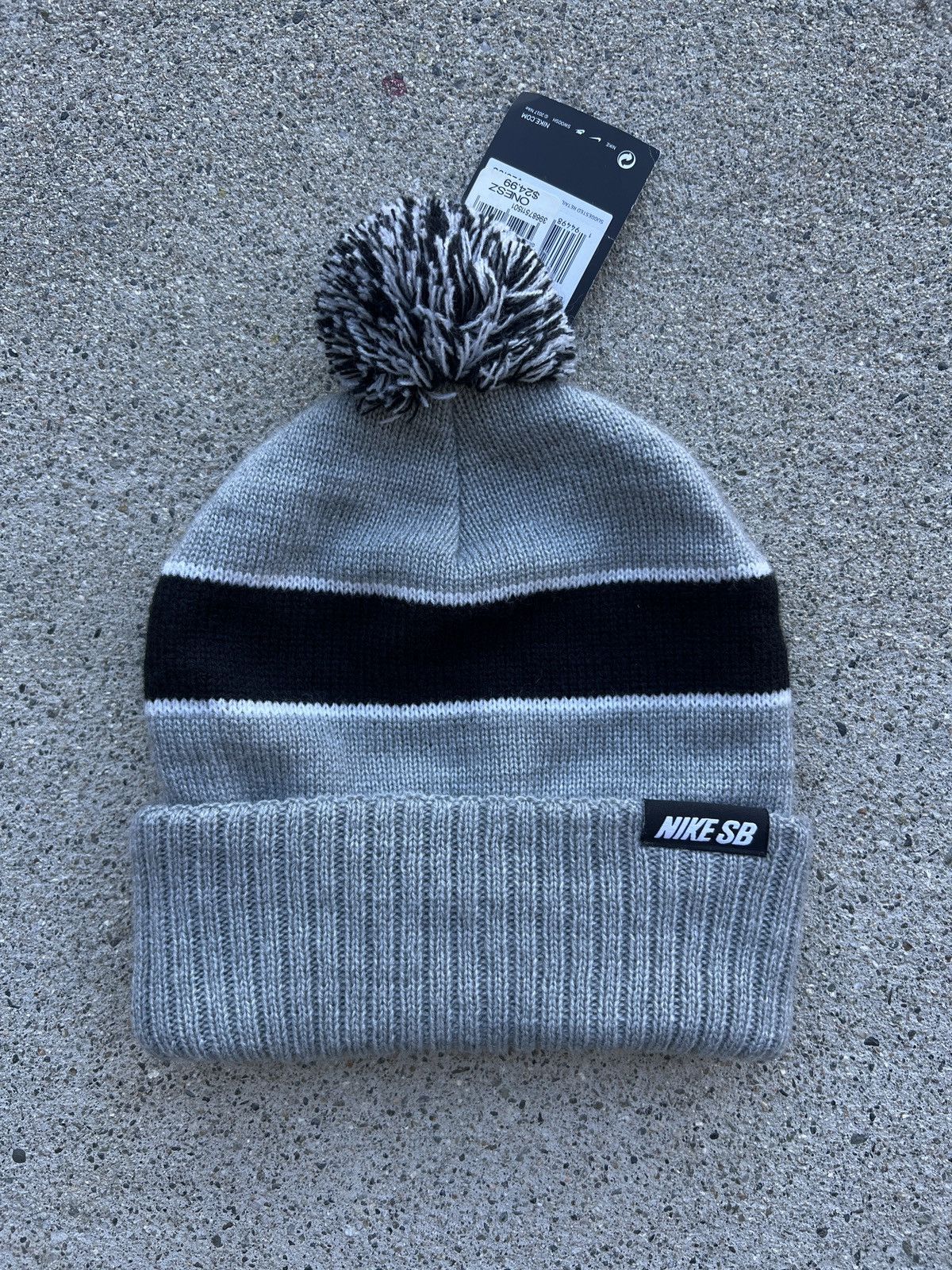 Nike Brand New Nike SB Grey/Black Snowboarding/Ski Beanie Size ONE SIZE - 1 Thumbnail