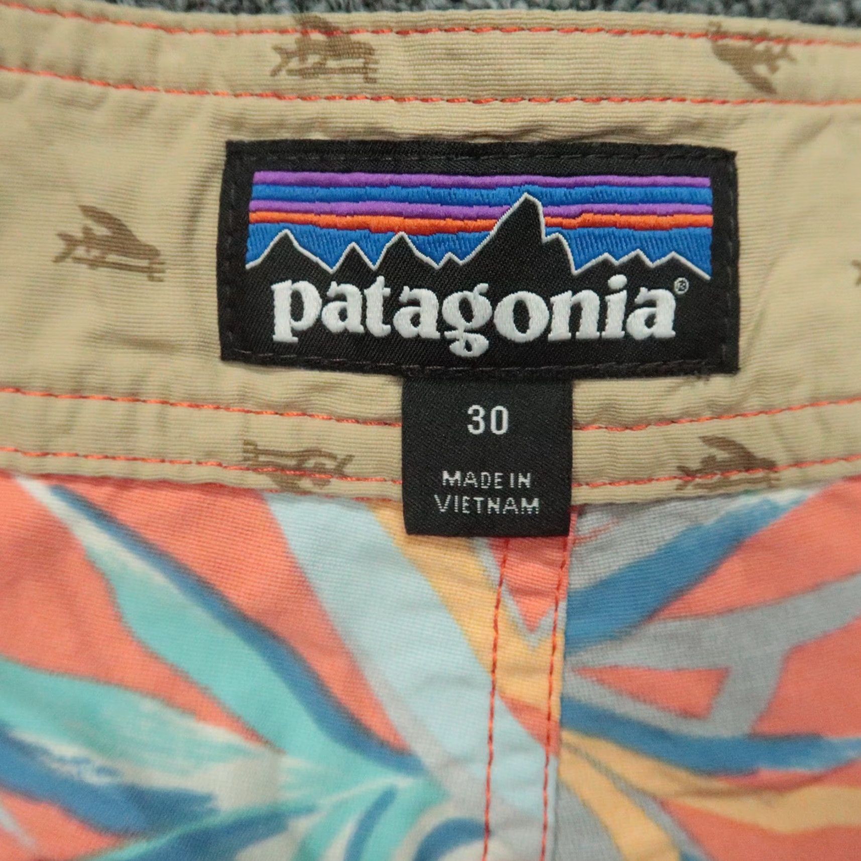Patagonia Patagonia Board Shorts Mens 30 Orange Floral Printed Wavefarer Swim Bottoms Size US 30 / EU 46 - 2 Thumbnail