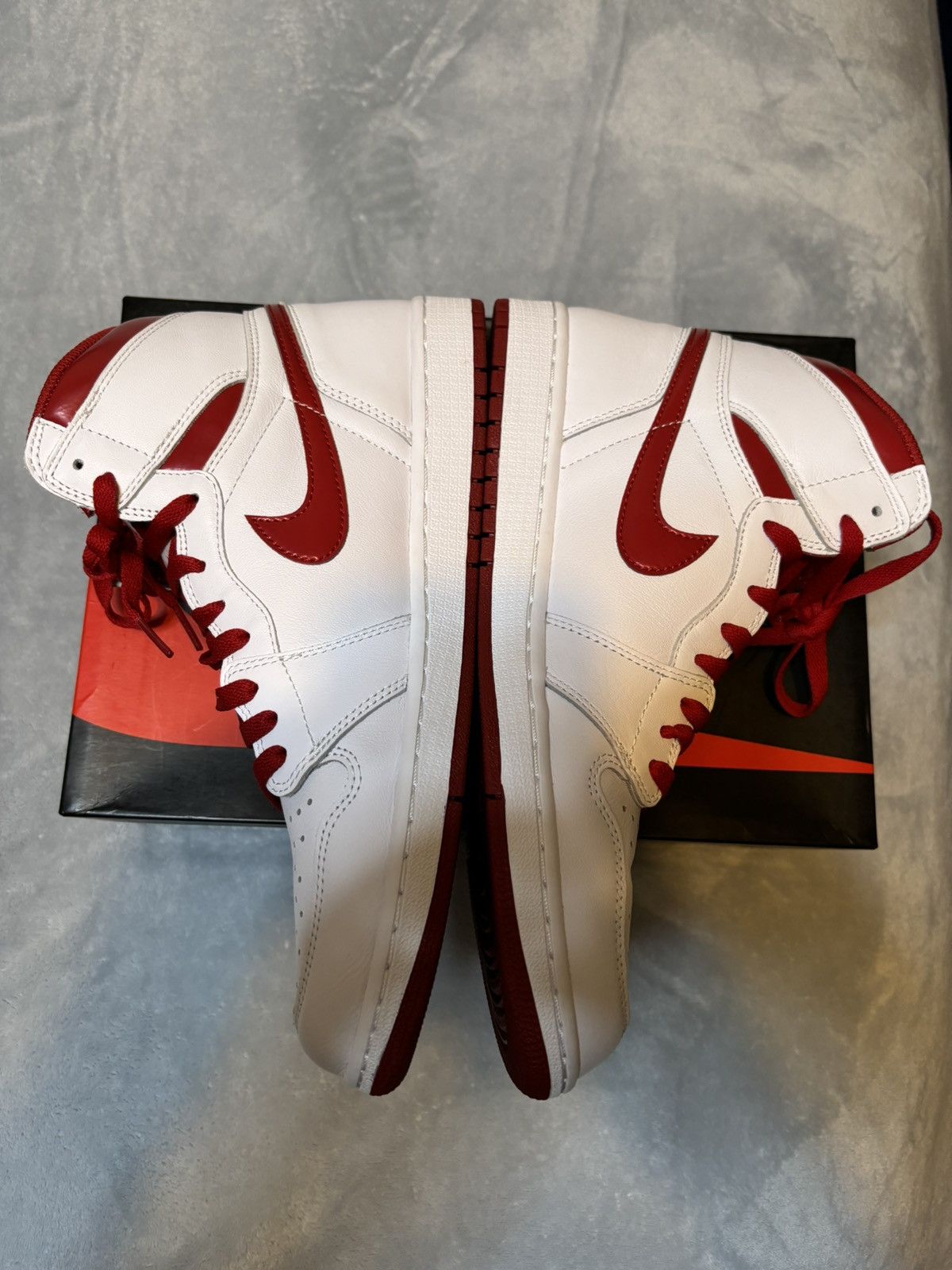 Jordan Brand Air Jordan 1 Retro OG High Metallic Red 2017 Size 11.5 Size US 11.5 / EU 44-45 - 4 Thumbnail