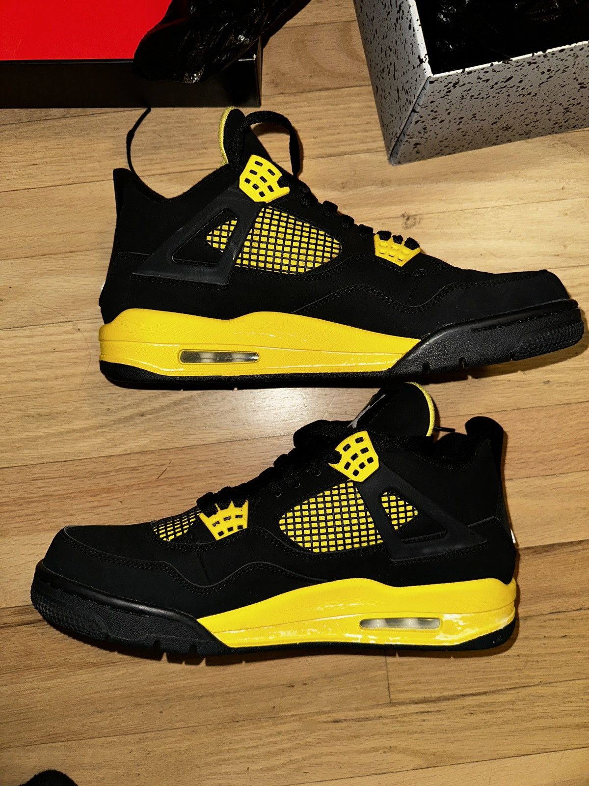 Jordan Brand Jordan 4 thunders Size US 10.5 / EU 43-44 - 2 Thumbnail