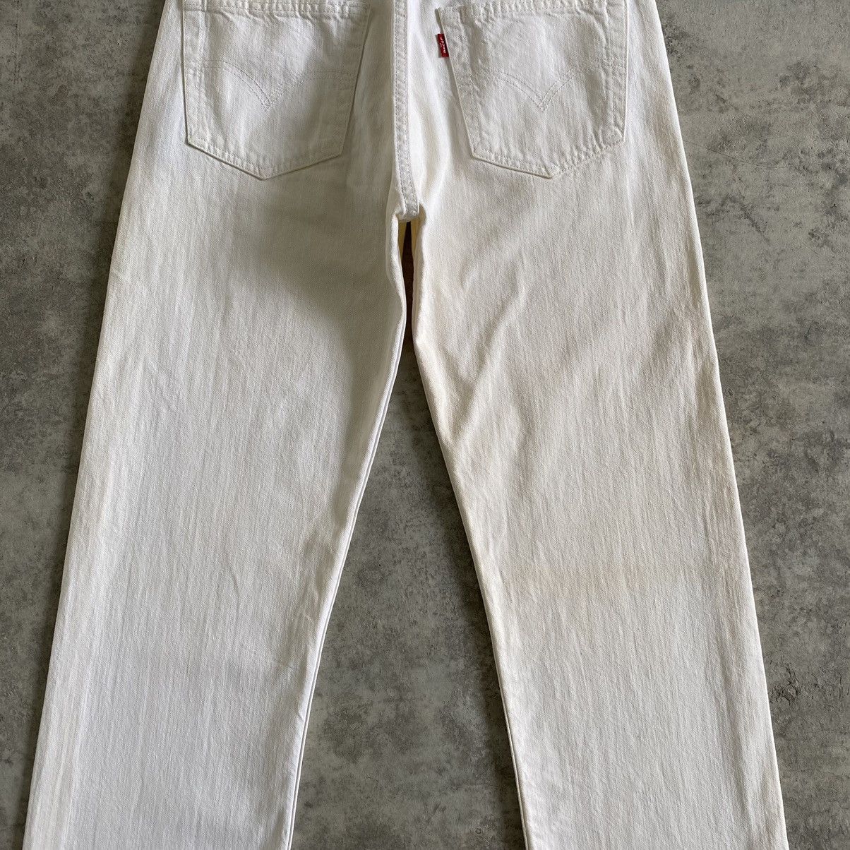 Levi's Size 30x34 Vintage 2004 Levi’s 501 Off White Denim Jeans Size US 30 / EU 46 - 13 Thumbnail