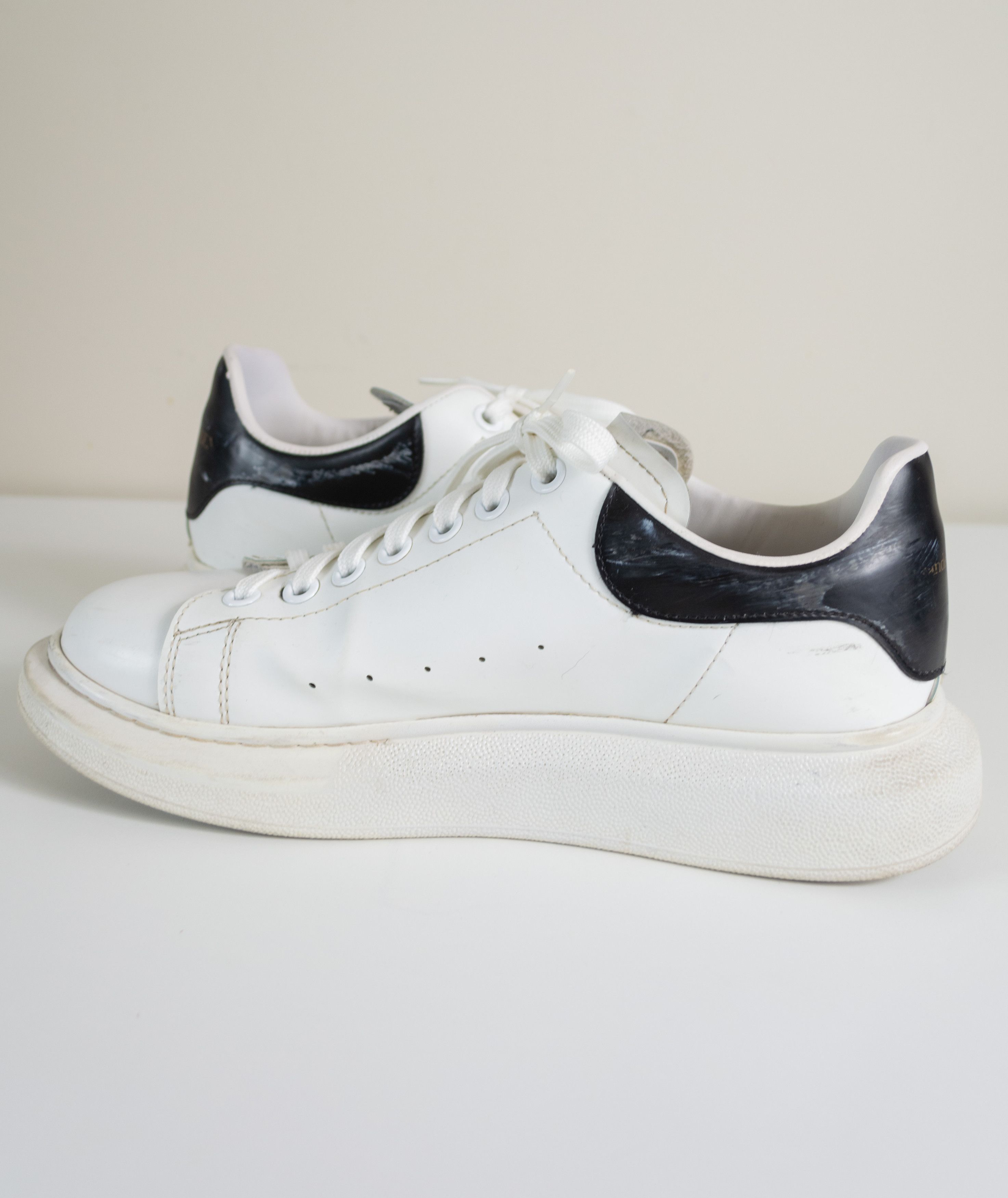 Alexander McQueen Alexander McQueen white sneakers Size US 9 / EU 42 - 9 Thumbnail