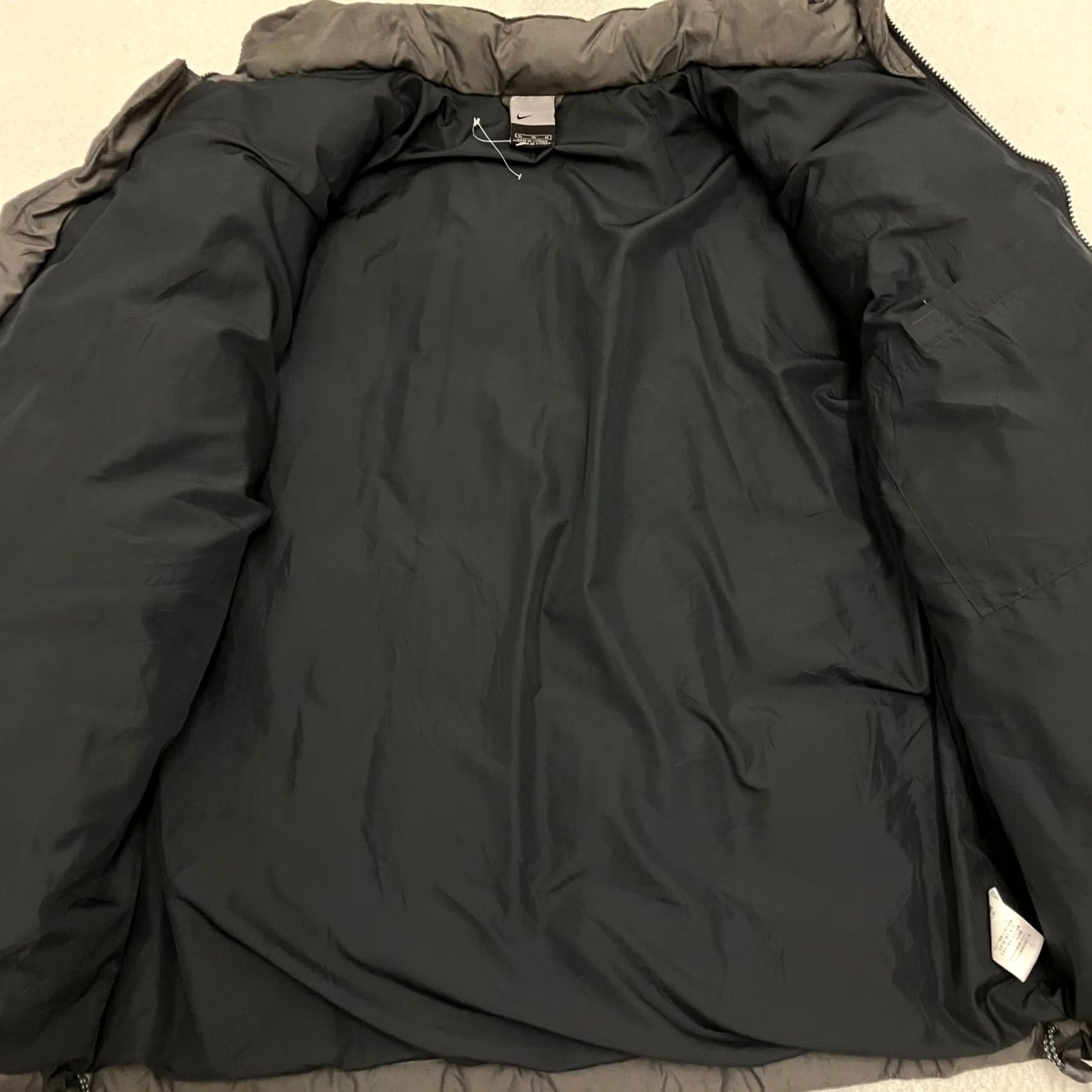 Nike Nike Puffer Jacket Mens Large Grey Quilted Coat Swoosh Zip Up Insulated Size US L / EU 52-54 / 3 - 5 Thumbnail