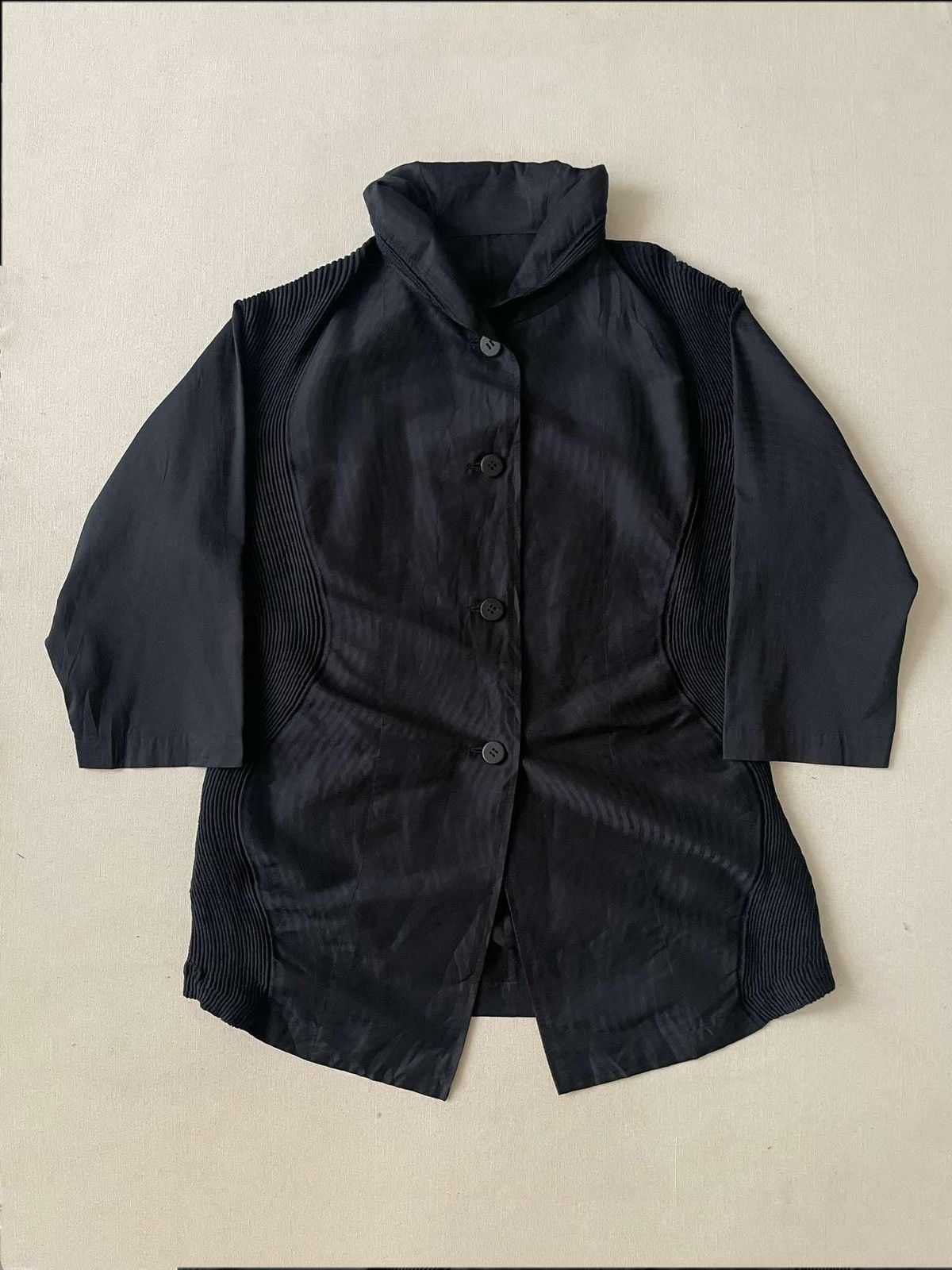 Designer × Issey Miyake × Japanese Brand ISSEY MIYAKEL 3D Steam Stretch Pleats Shawl Collar Coat Navy Size US L / EU 52-54 / 3 - 1 Thumbnail