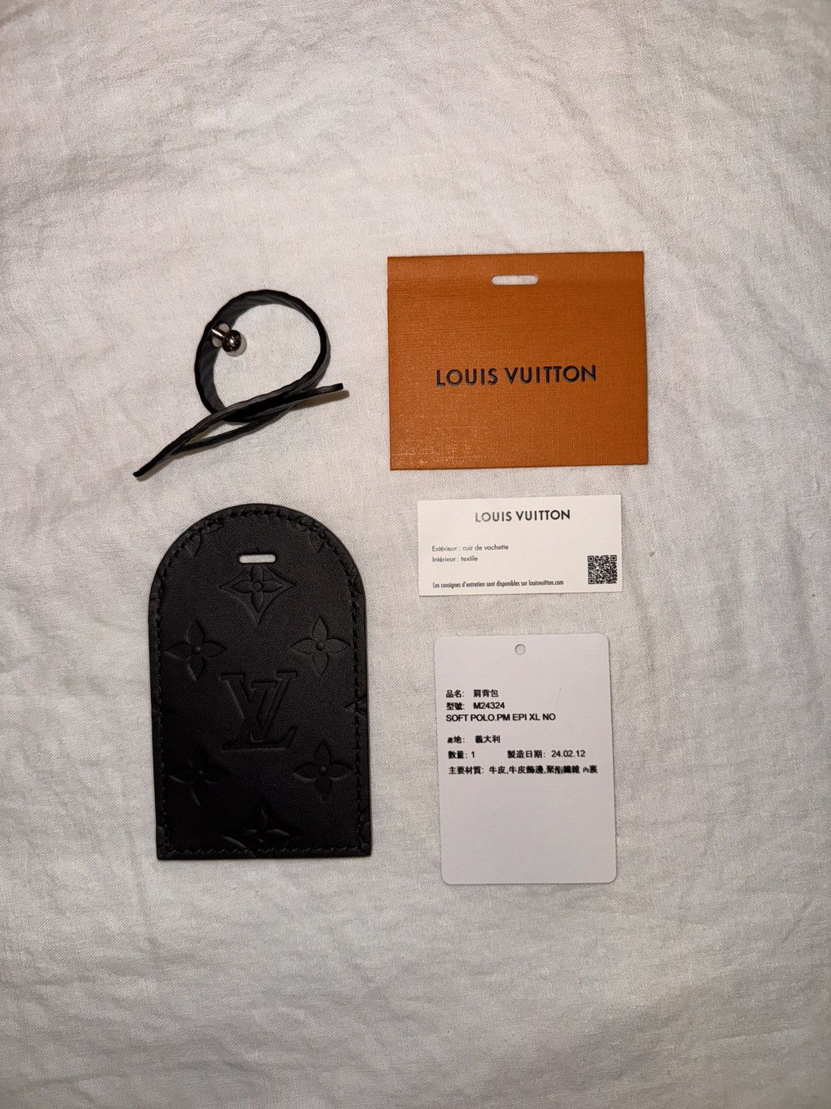 Louis Vuitton Louis Vuitton Soft Polochon PM in Epi XL Leather Black Size ONE SIZE - 8 Thumbnail