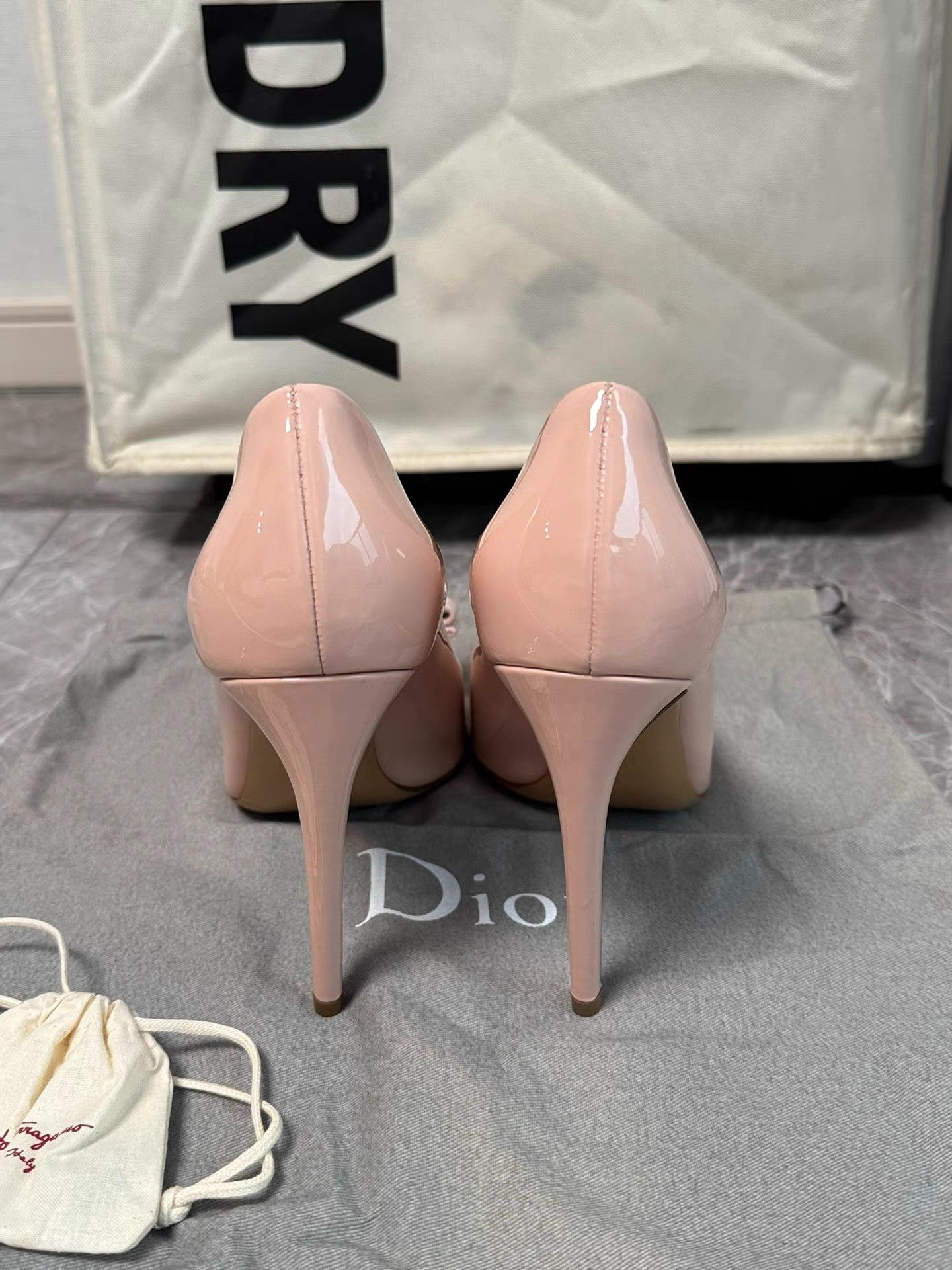 Salvatore Ferragamo FERRAGAMO Women's Pale Pink High Heels (Pumps) K6 Size US 8 / IT 38 - 8 Thumbnail