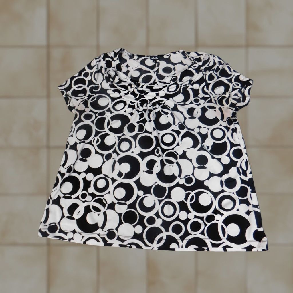 Vintage Rafaella Blouse Adult Women L White Crew Neck Short Sleeve Pullover Geometric Accent Button Stretch Regular Size L / US 10 / IT 46 - 1 Thumbnail
