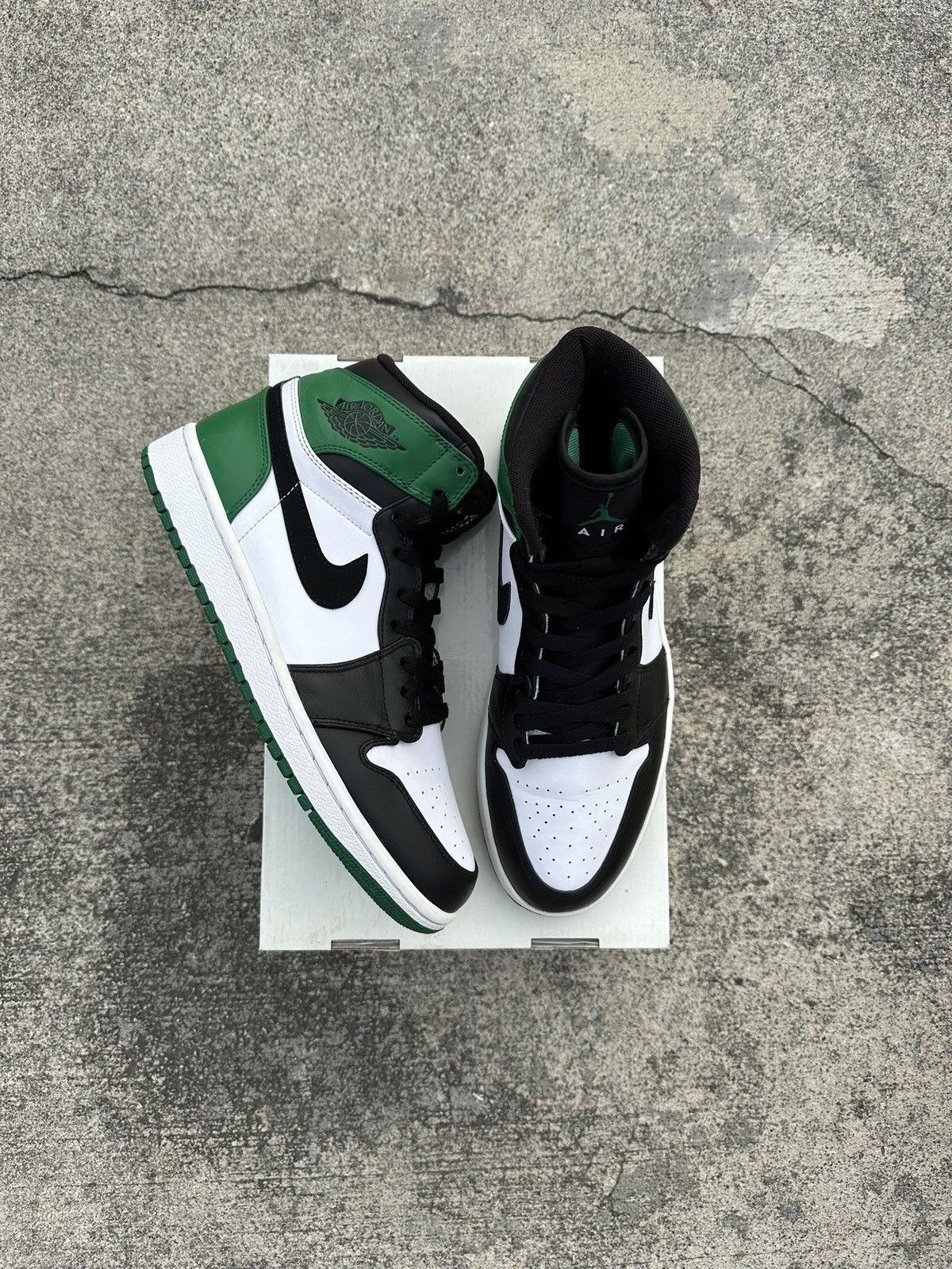 Jordan Brand Air Jordan Retro 1 DMP Defining Moments Celtics 60 Pt 2009 Size US 9 / EU 42 - 1 Thumbnail