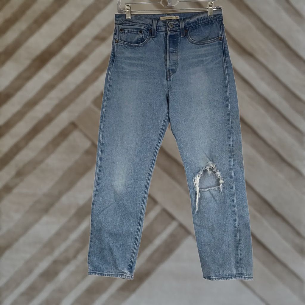 Levi's Levis Premium Wedgie Straight Jeans Light Wash Blue Distressed High Rise 27 Womens Size 27" / US 4 / IT 40 - 1 Thumbnail