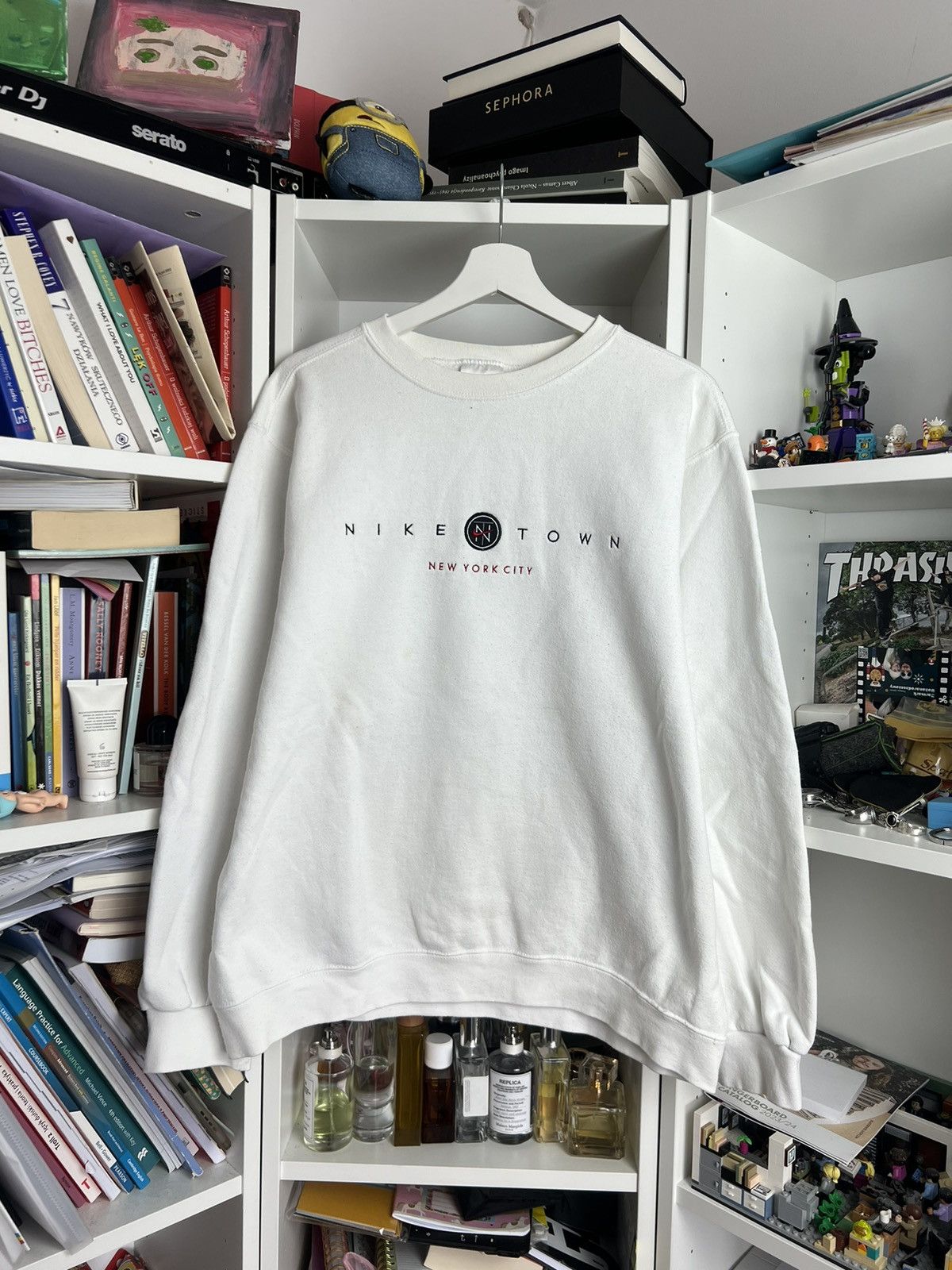 Nike × Vintage Vintage 90s Nike town New York white boxy sweatshirt L y2k Size US L / EU 52-54 / 3 - 1 Thumbnail