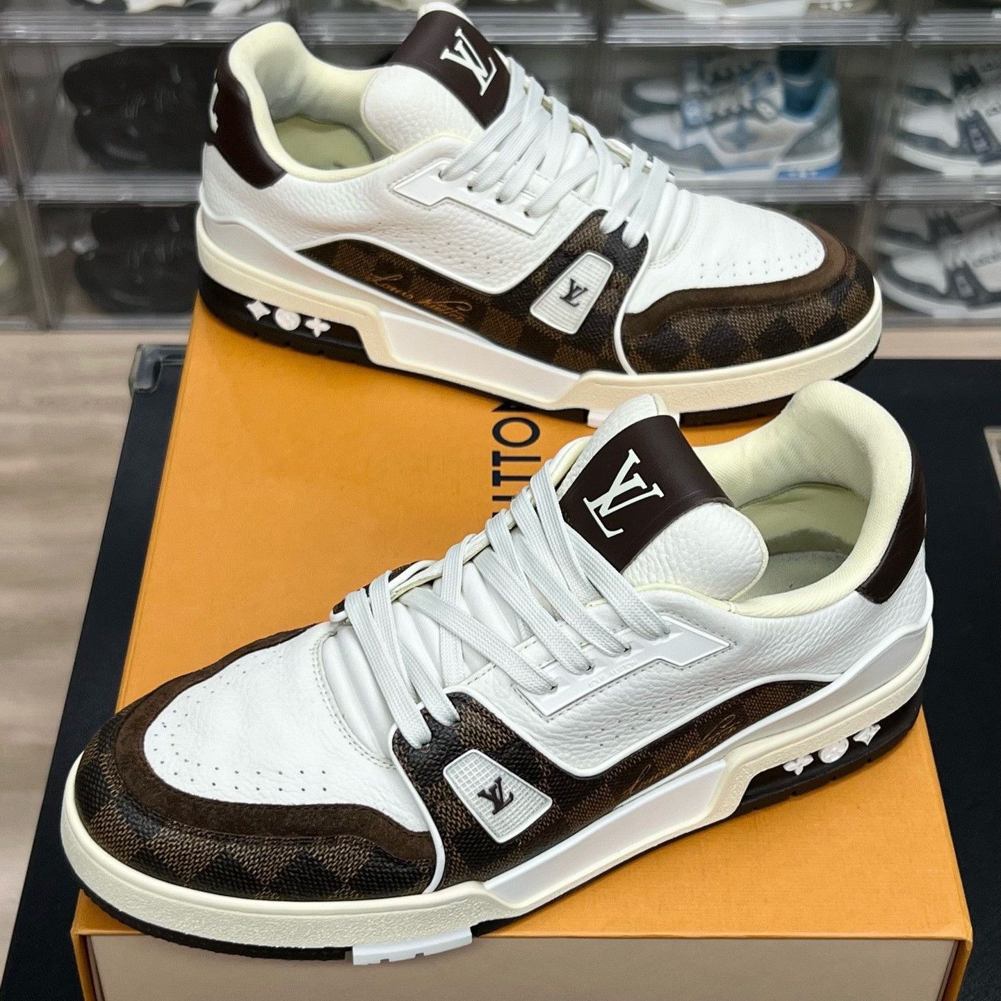 Louis Vuitton Louis Vuitton White Designer Casual Size US S / EU 44-46 / 1 - 1 Thumbnail