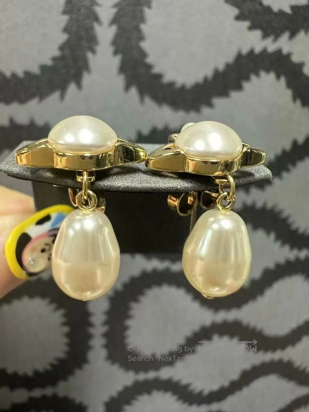 Vivienne Westwood Vivienne Westwood Saturn Pearl Earrings. Size ONE SIZE - 2 Thumbnail
