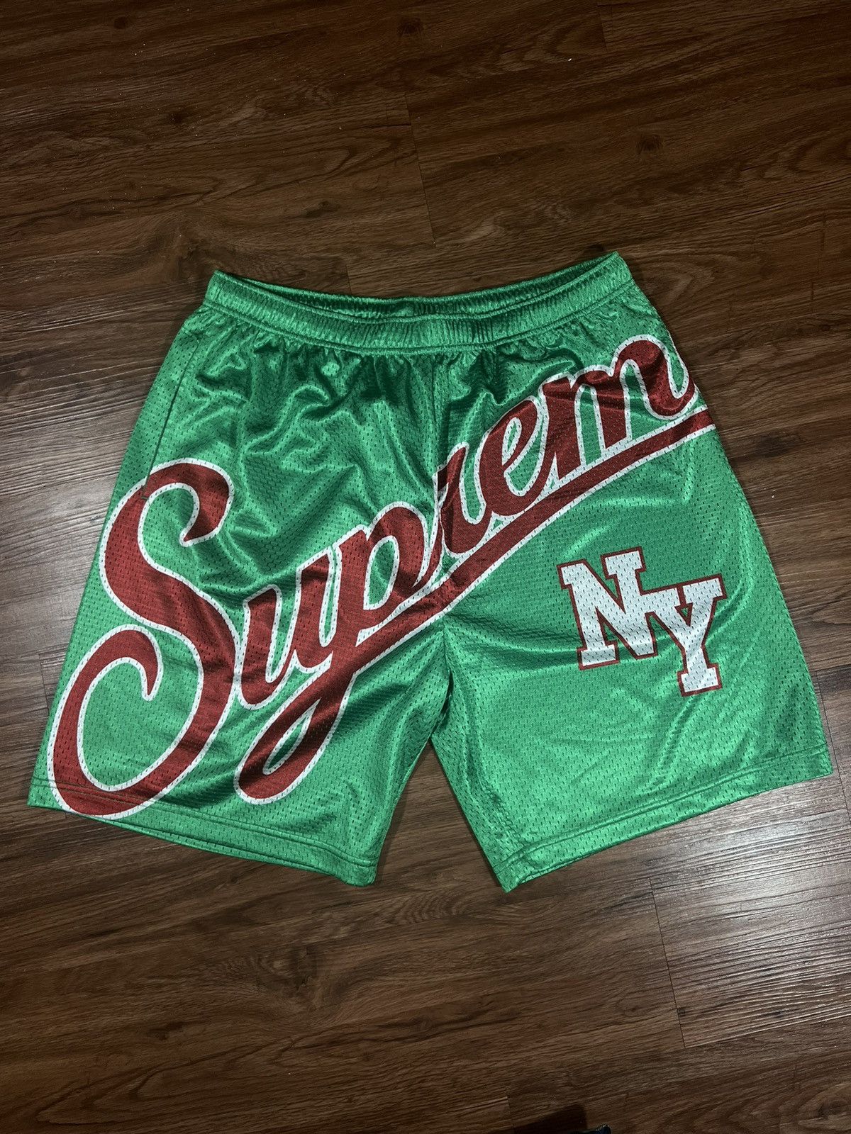 Hypebeast × Streetwear × Supreme Supreme Big Script Mesh Shorts Sz 