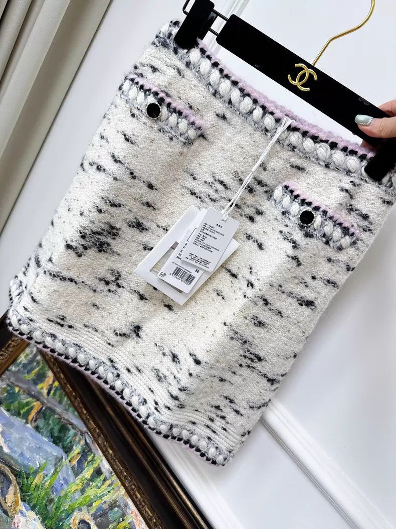 Chanel Chanel 21A Castle Series Cow Spot Pink Rolled Cashmere Kni Size 24" / US 00 / IT 34 - 3 Thumbnail