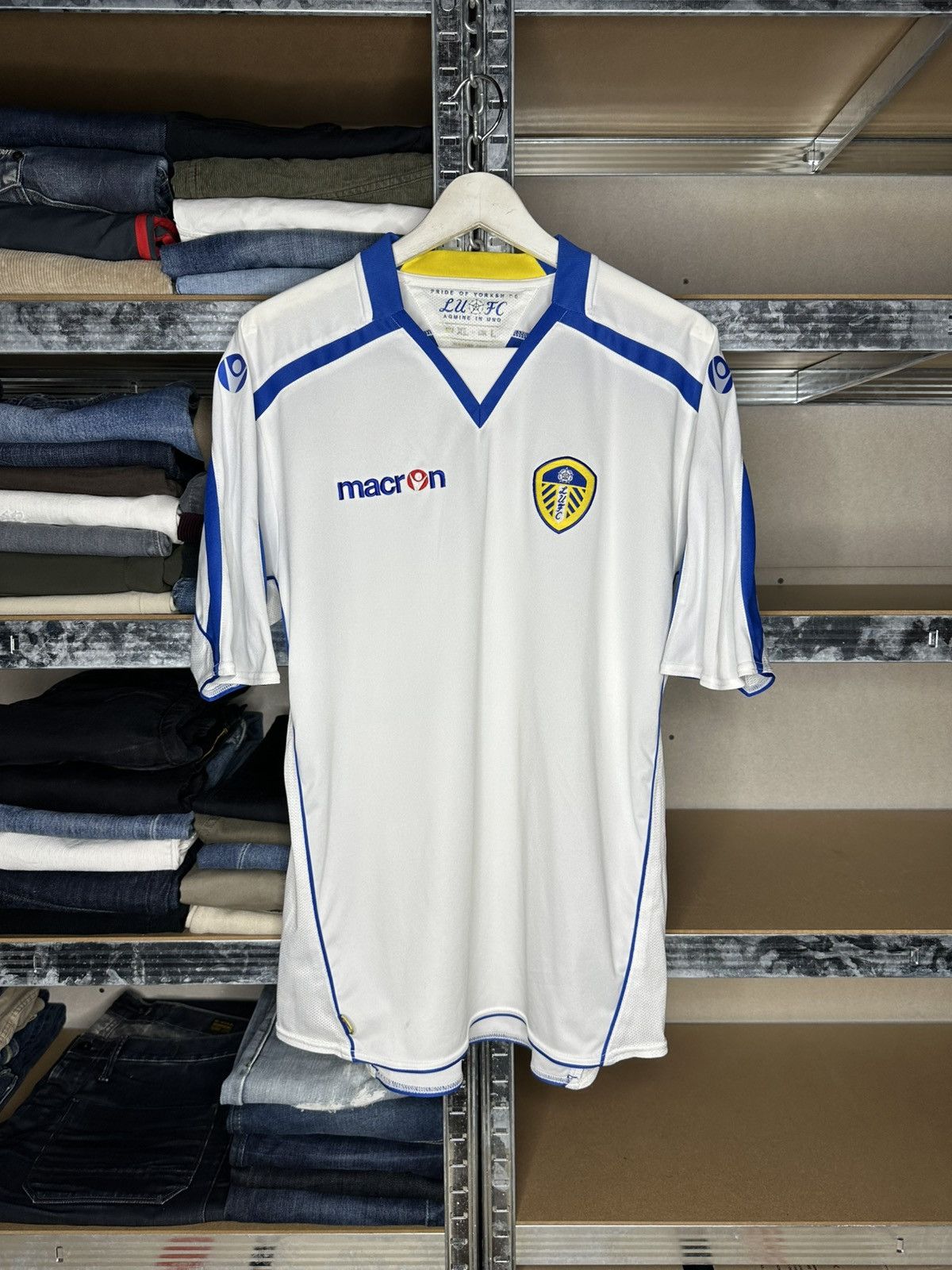 Macron LEEDS UNITED LUFC 2008/09 FOOTBALL SHIRT JERSEY MACRON L-XL Size US XL / EU 56 / 4 - 1 Thumbnail