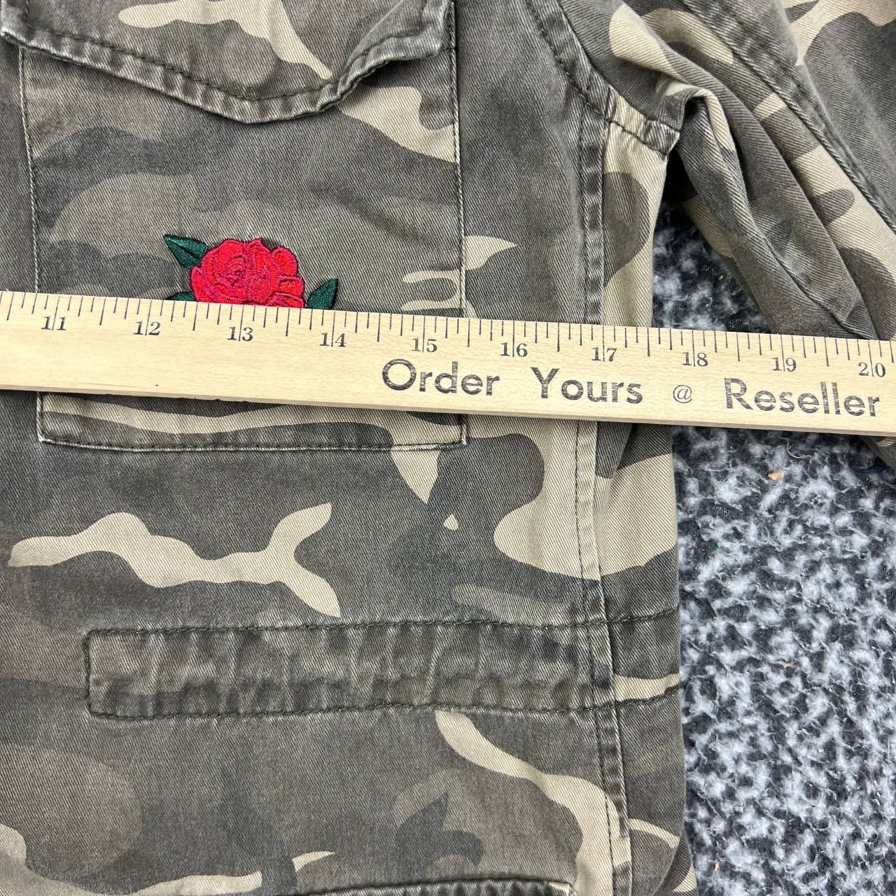 Forever 21 Forever 21 Women Camo Utility Jacket Rose Patch Cotton S Size S / US 4 / IT 40 - 5 Thumbnail