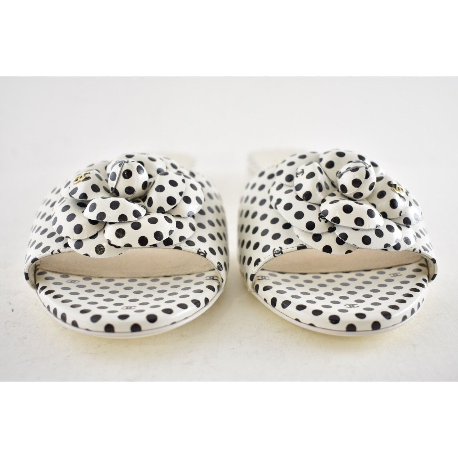 Chanel Chanel 24P Black White Camellia Flower Polka Dot CC Logo Size US 8 / IT 38 - 7 Thumbnail