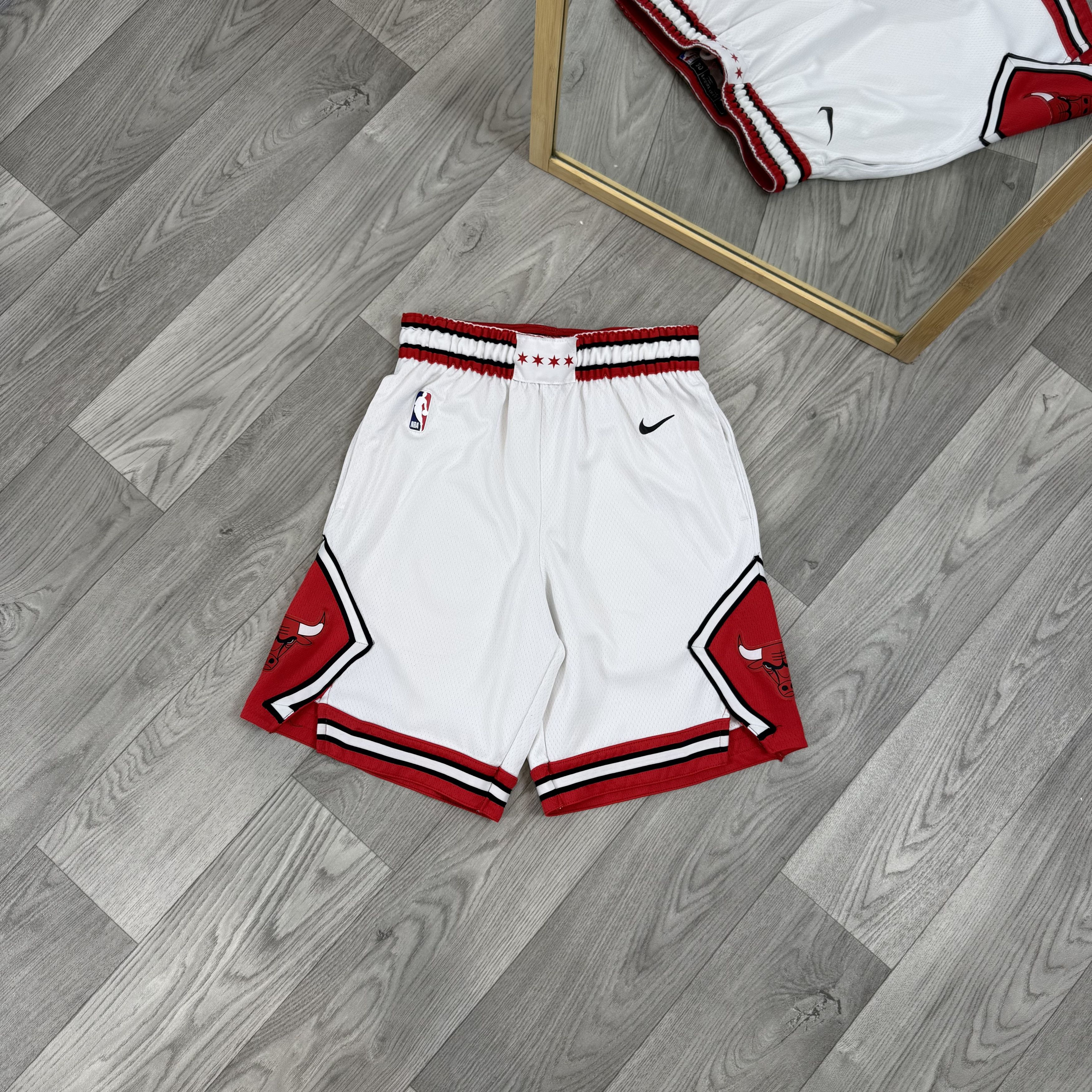 Nike Nike NBA Chicago Bulls White Jersey Shorts Size US 30 / EU 46 - 1 Thumbnail