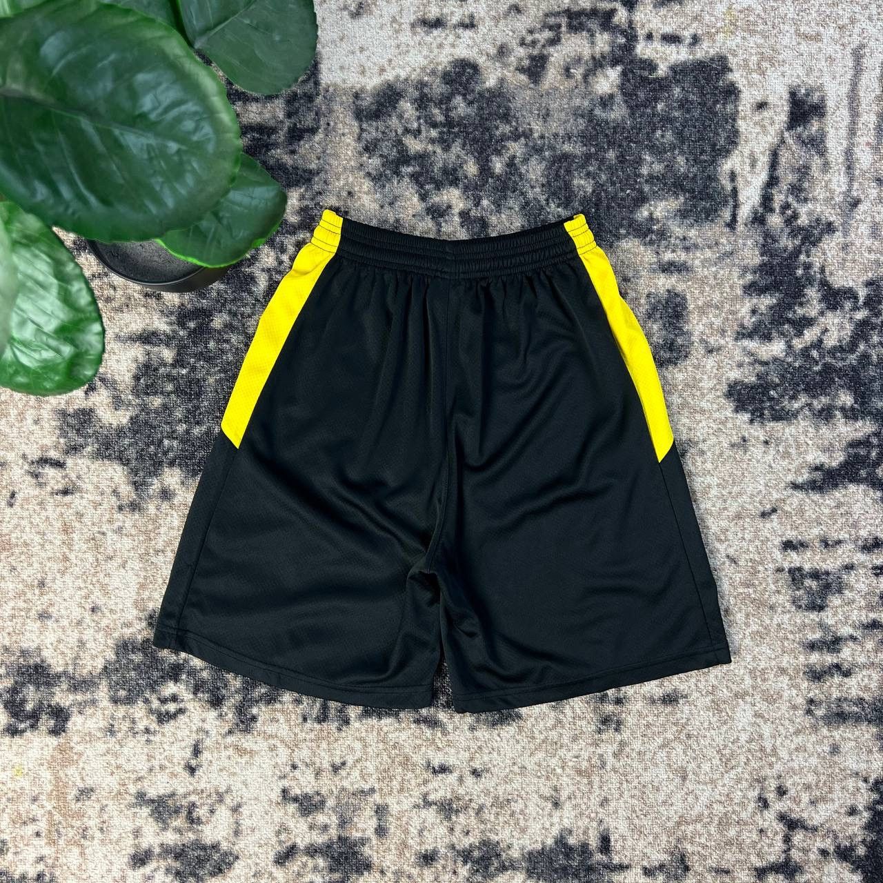 Puma Puma x Borussia Dortmund Vintage Soccer Shorts Size US 32 / EU 48 - 2 Thumbnail