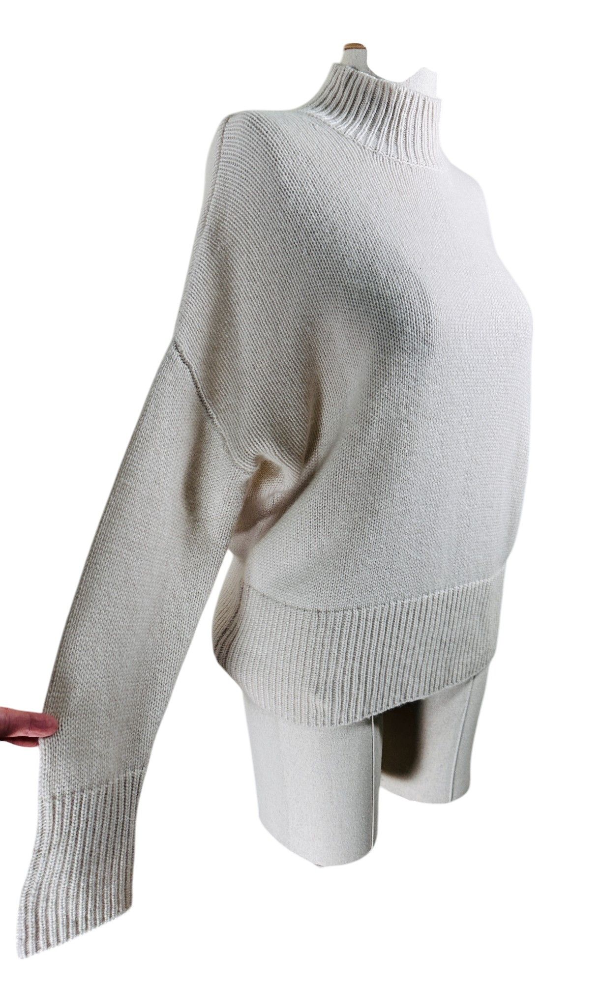 Other From Future ivory cashmere sweater Size M / US 6-8 / IT 42-44 - 2 Thumbnail