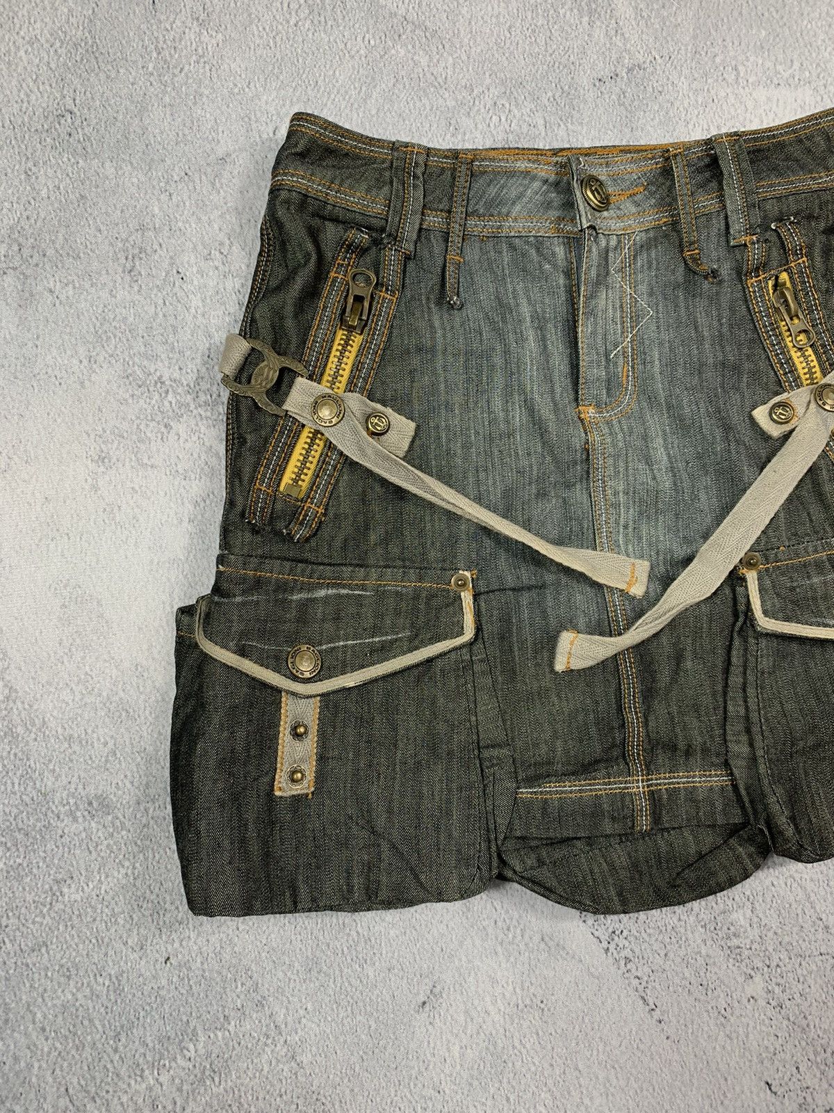 Japanese Brand × Vintage Vintage Y2K crazy bondage 9 pockets faded cargo mini skirt Size 24" / US 00 / IT 34 - 2 Thumbnail