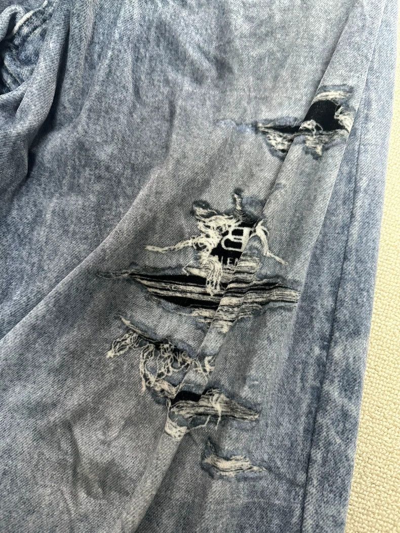 Balenciaga Balenciaga size M Ice Blue 3D Print Destruction Jeans Print Size US 27 - 4 Thumbnail