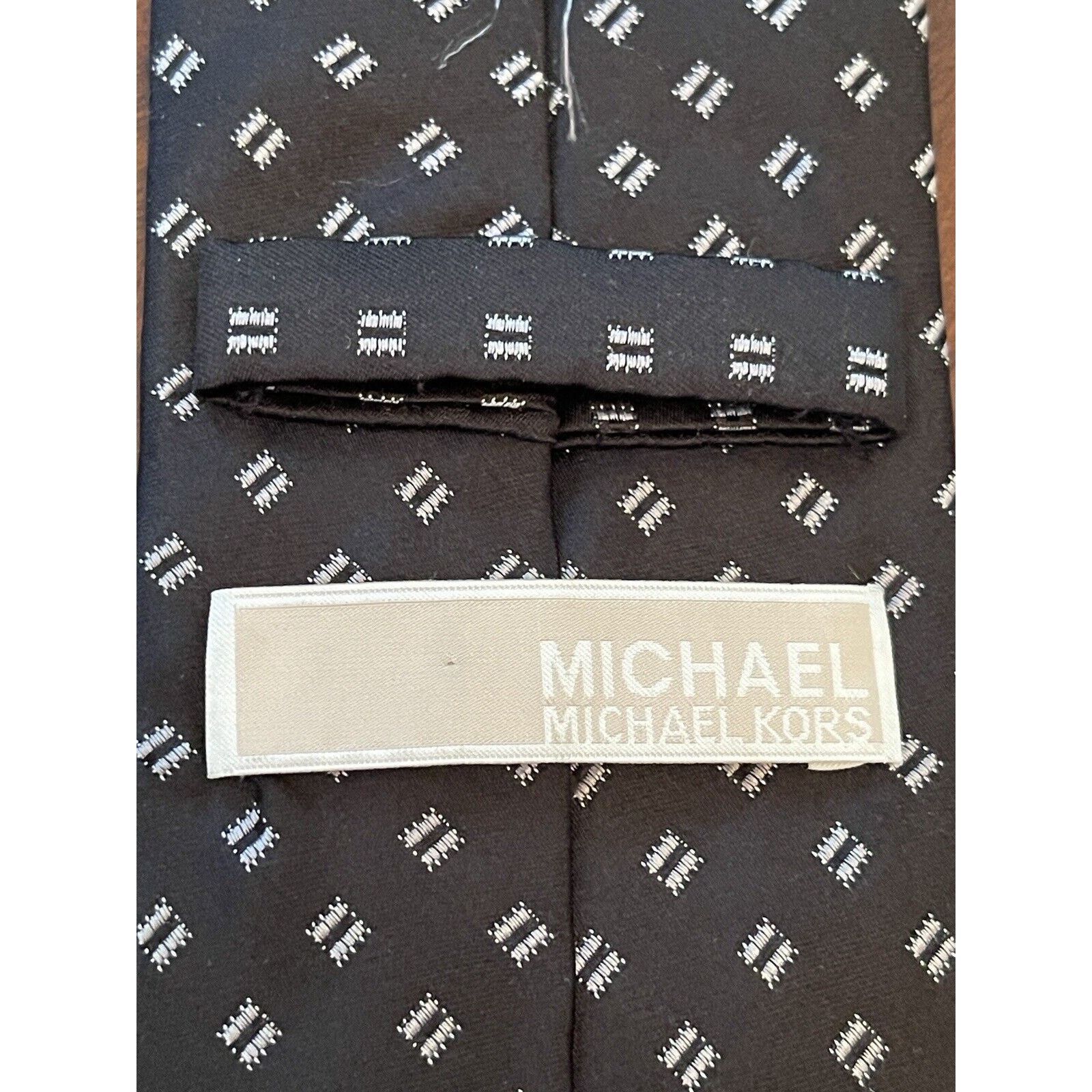 Michael Kors Michael Michael Kors Black Gray 100% Silk Made In China Size ONE SIZE - 8 Thumbnail