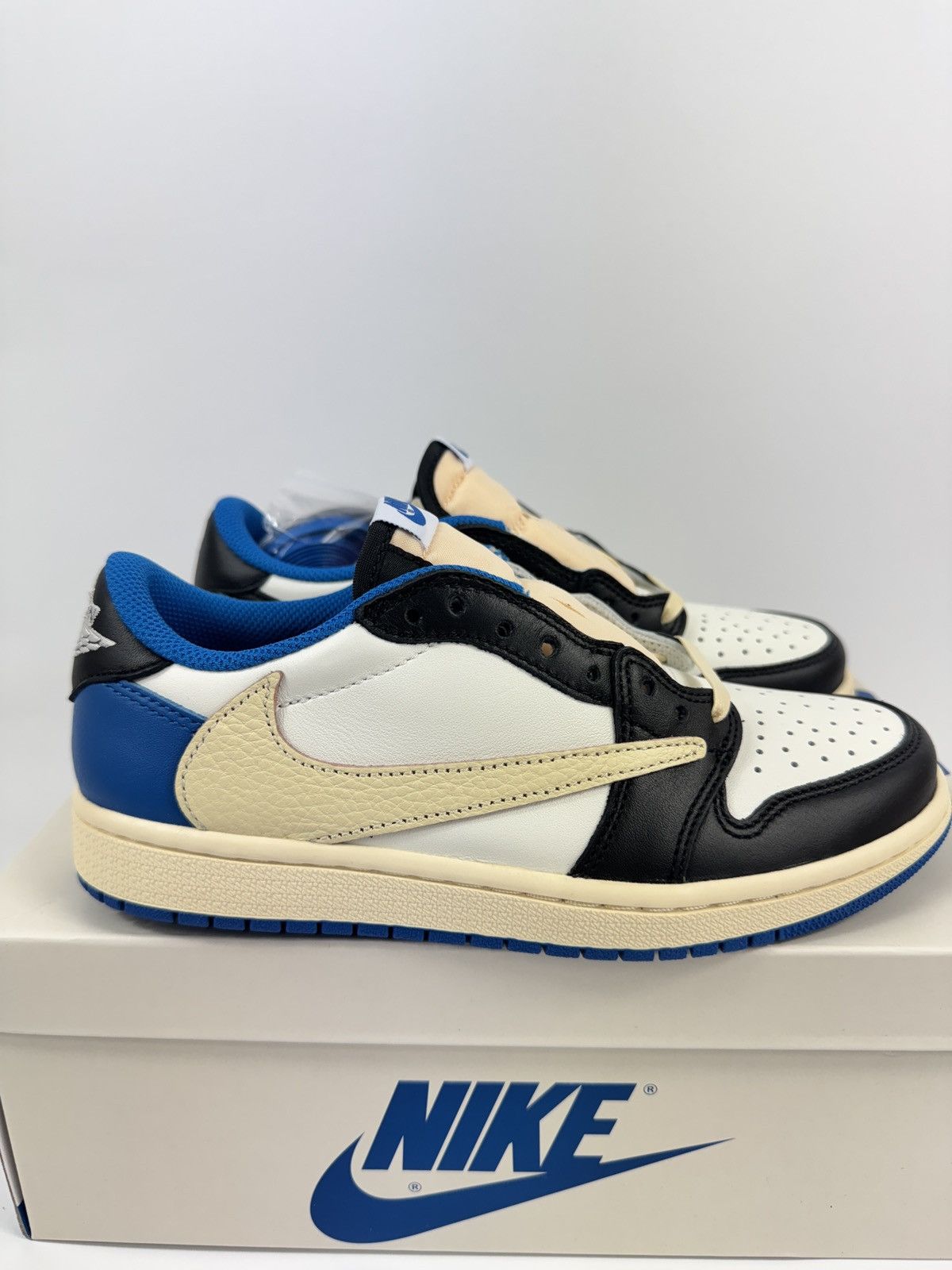 Nike × Travis Scott JORDAN 1 RETRO LOW FRAGMENT X TRAVIS SCOTT Size US 5.5 / EU 38 - 1 Thumbnail
