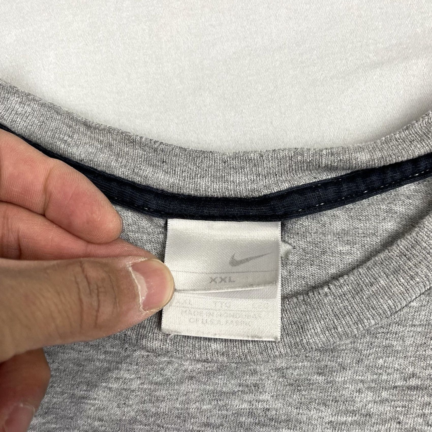 Nike VINTAGE Nike Shirt Mens 2XL Gray Swoosh Logo Tee Streetwear 2XL Size Adult Mens USA Retro Sports Cotton Crew Neck Short Sleeve T-Shirt Gross? Size US XXL / EU 58 / 5 - 5 Thumbnail