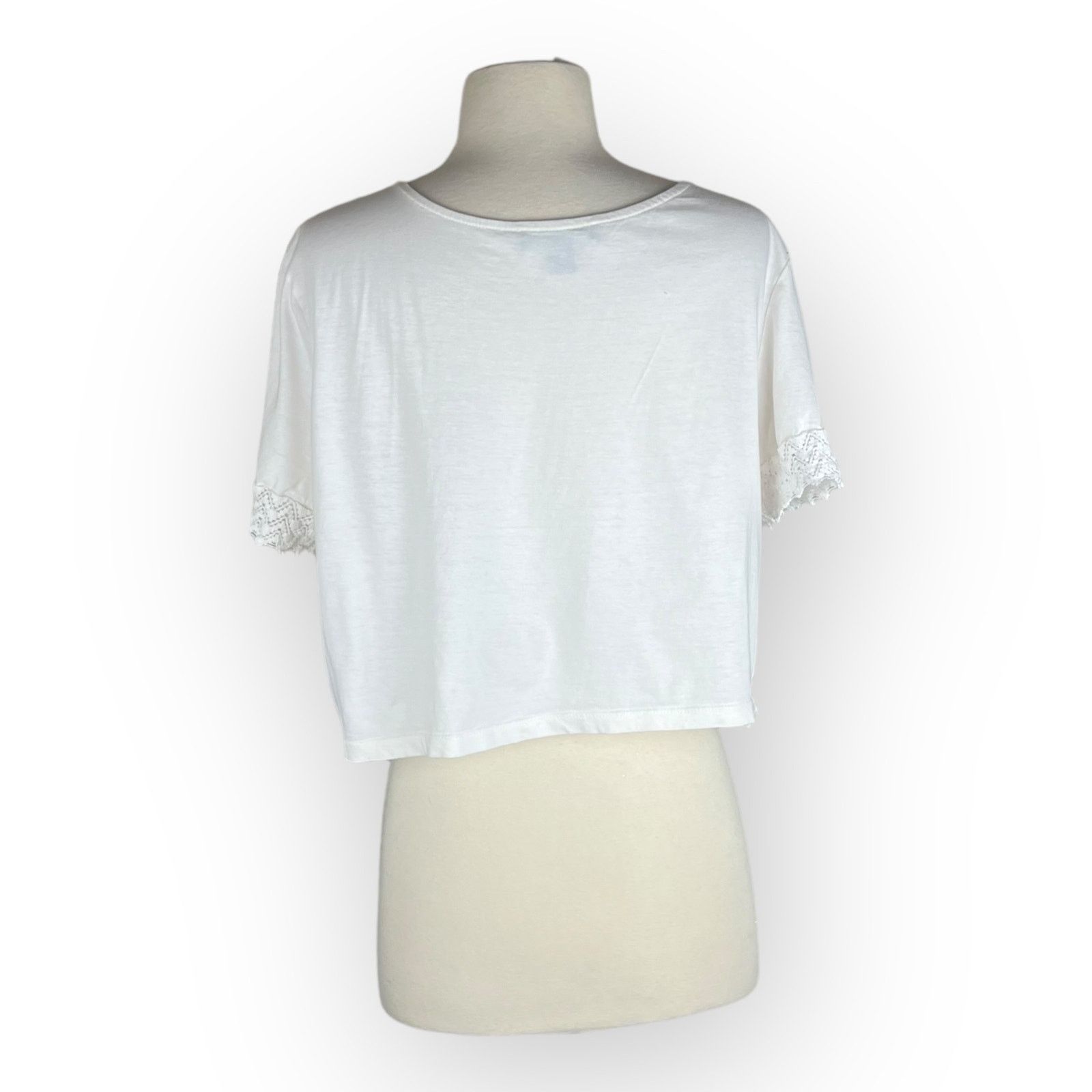 Urban Outfitters Primark White Cropped Short Sleeve Top with Lace Accent Size L / US 10 / IT 46 - 3 Thumbnail