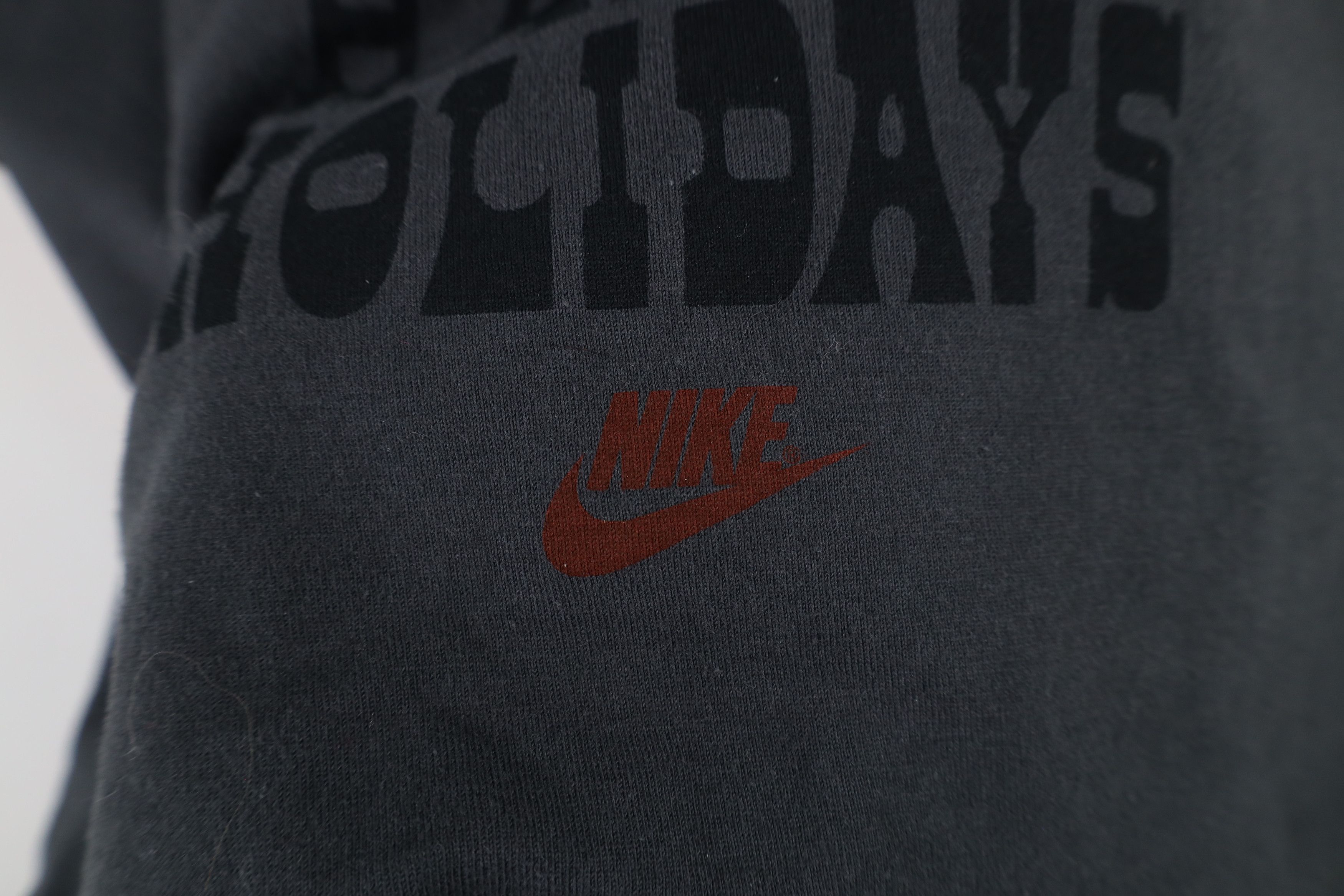 Nike × Vintage Nike Faded Swoosh Happy Holidays Christmas T-Shirt Gray Size US M / EU 48-50 / 2 - 7 Thumbnail