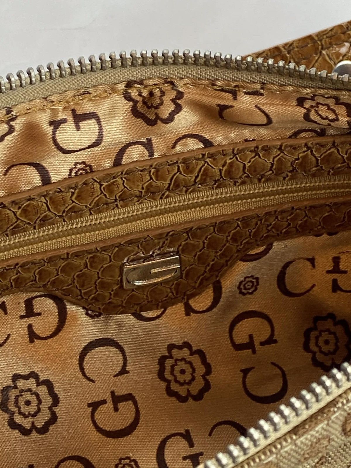 Guess Guess Vintage Shoulder Bag – Beige/Gold – Rare Size ONE SIZE - 2 Thumbnail