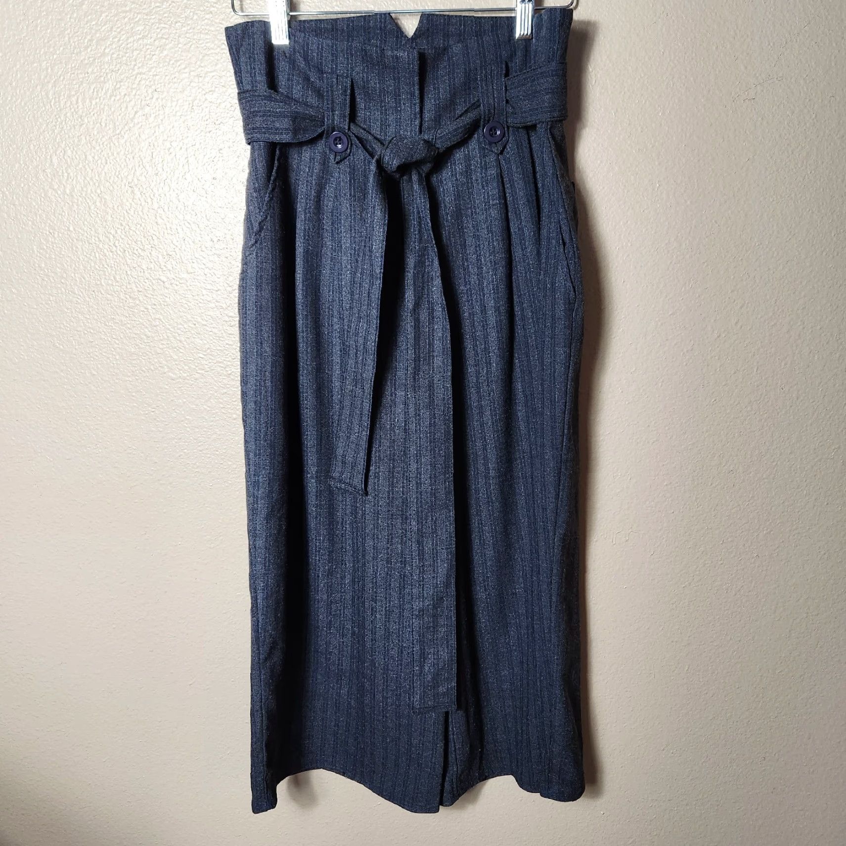 Vintage VINTAGE Nina USA High Tie Waist Pinstripe Wide Leg Crop Pants - Size M, Gray, Wide-Leg, Cropped, Pinstripe, Flat Front, Zip Closure, 15" Waist, Womens Size 32" / US 10 / IT 46 - 2 Thumbnail