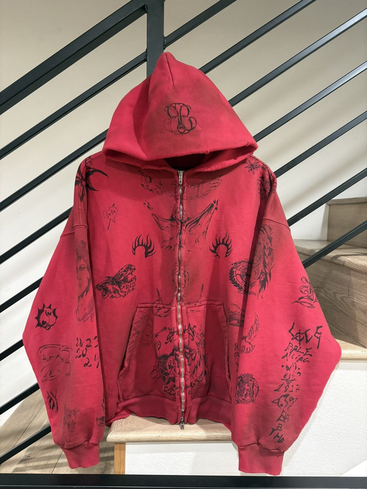 トップス BALENCIAGA TATTOO GRAFFITI ZIPUP HOODIE Balenciaga SS24 TATTOO ZIPUP HOODIE | Grailed
