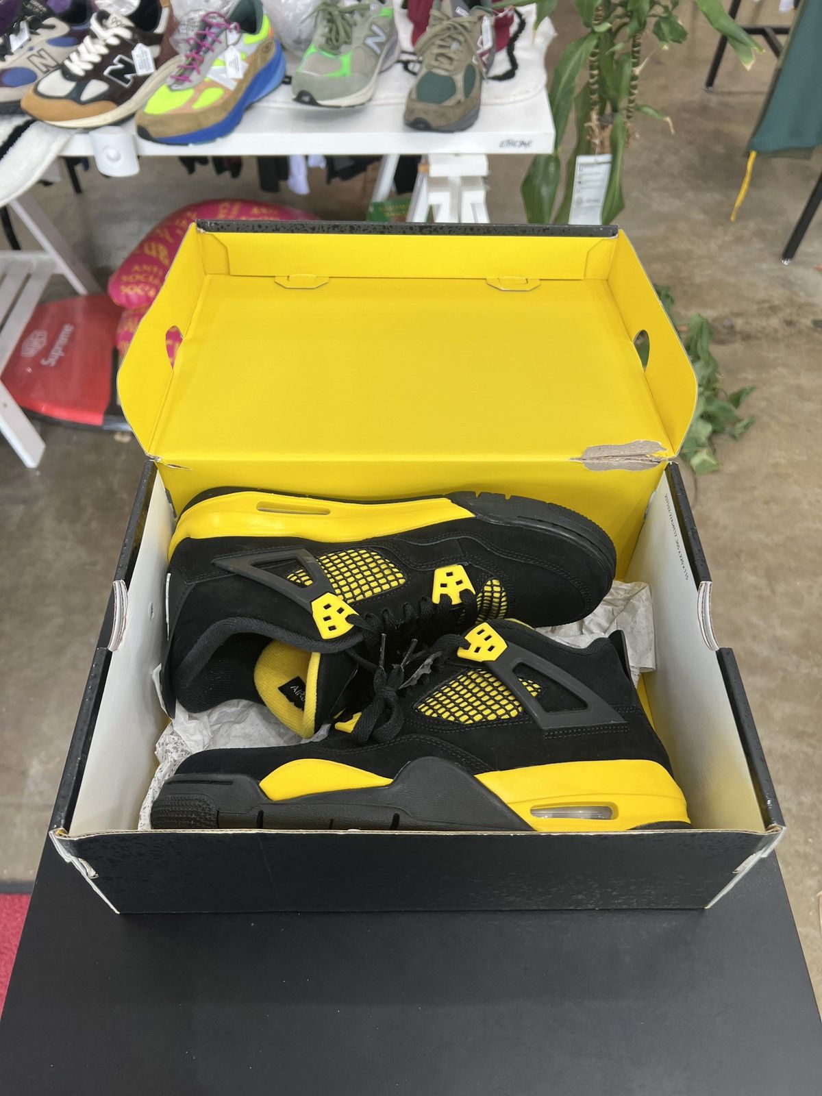 Jordan Brand Air Jordan 4 Thunder Sz. 7Y (2023) Size US 7 / EU 40 - 10 Thumbnail
