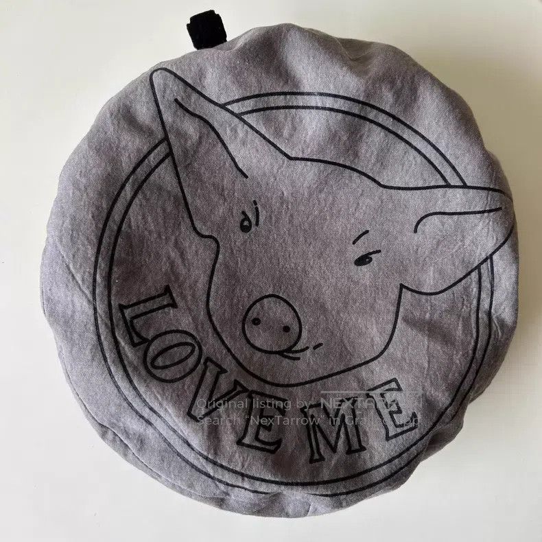 Vivienne Westwood Vivienne Westwood Love Me Piggy Saturn Badge Newsboy Cap Size ONE SIZE - 4 Thumbnail