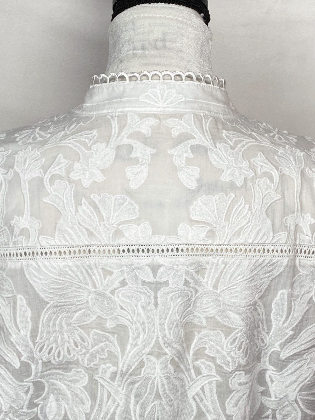 Alice + Olivia ALICE + OLIVIA Loryn Embroidered Short-Sleeve Blouse size XL Size XL / US 12-14 / IT 48-50 - 11 Thumbnail