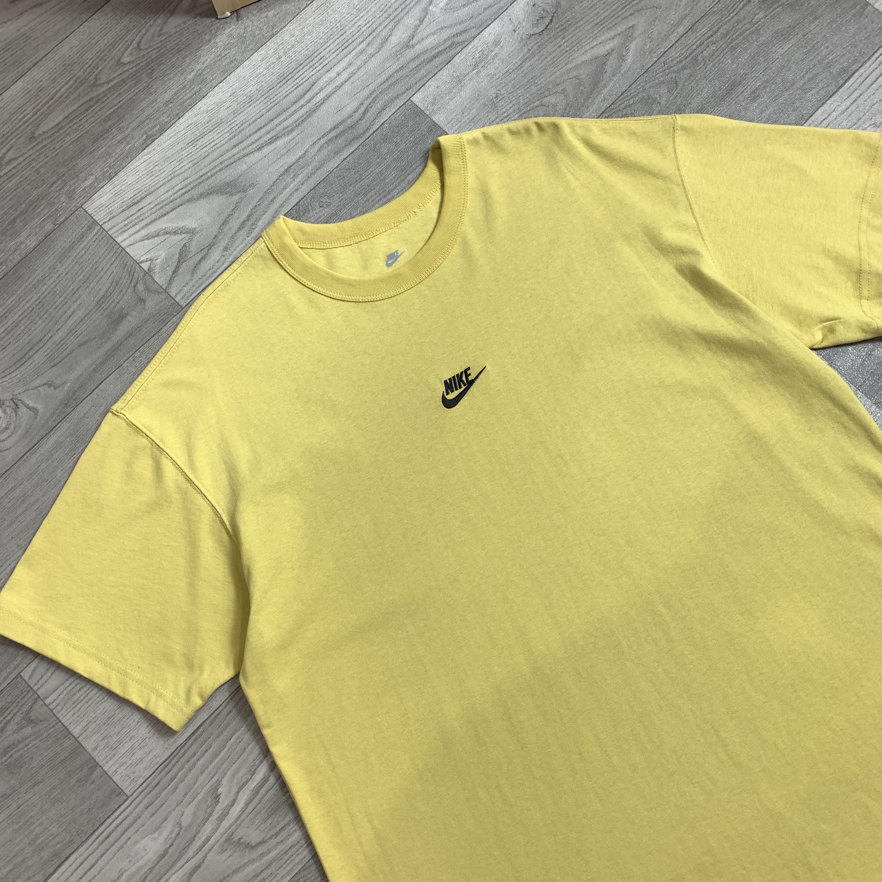 Nike Nike NSW Premium Centre Swoosh Yellow Oversize Tee Shirt L Size US L / EU 52-54 / 3 - 3 Thumbnail