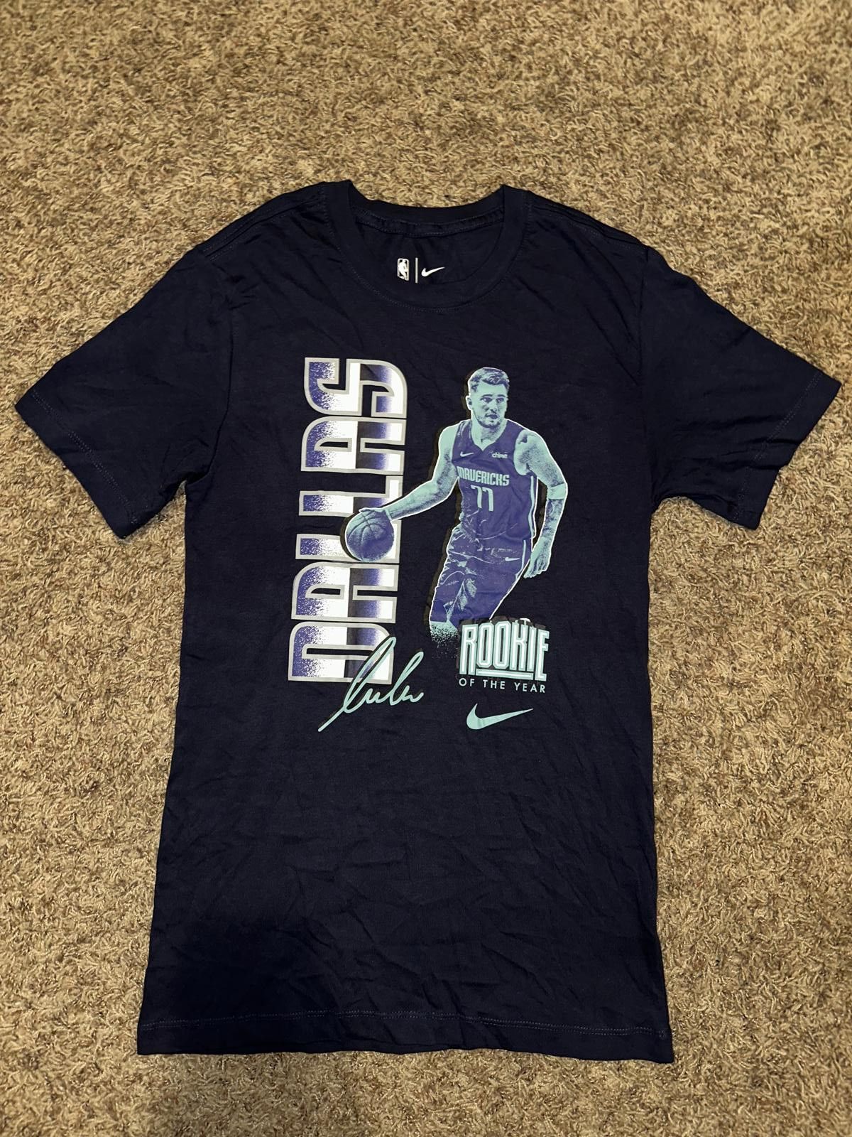 Nike Nike Men’s NBA Dallas Mavericks Luka Doncic Rookie Of The Year Navy T-Shirt Size US XS / EU 42 / 0 - 1 Thumbnail